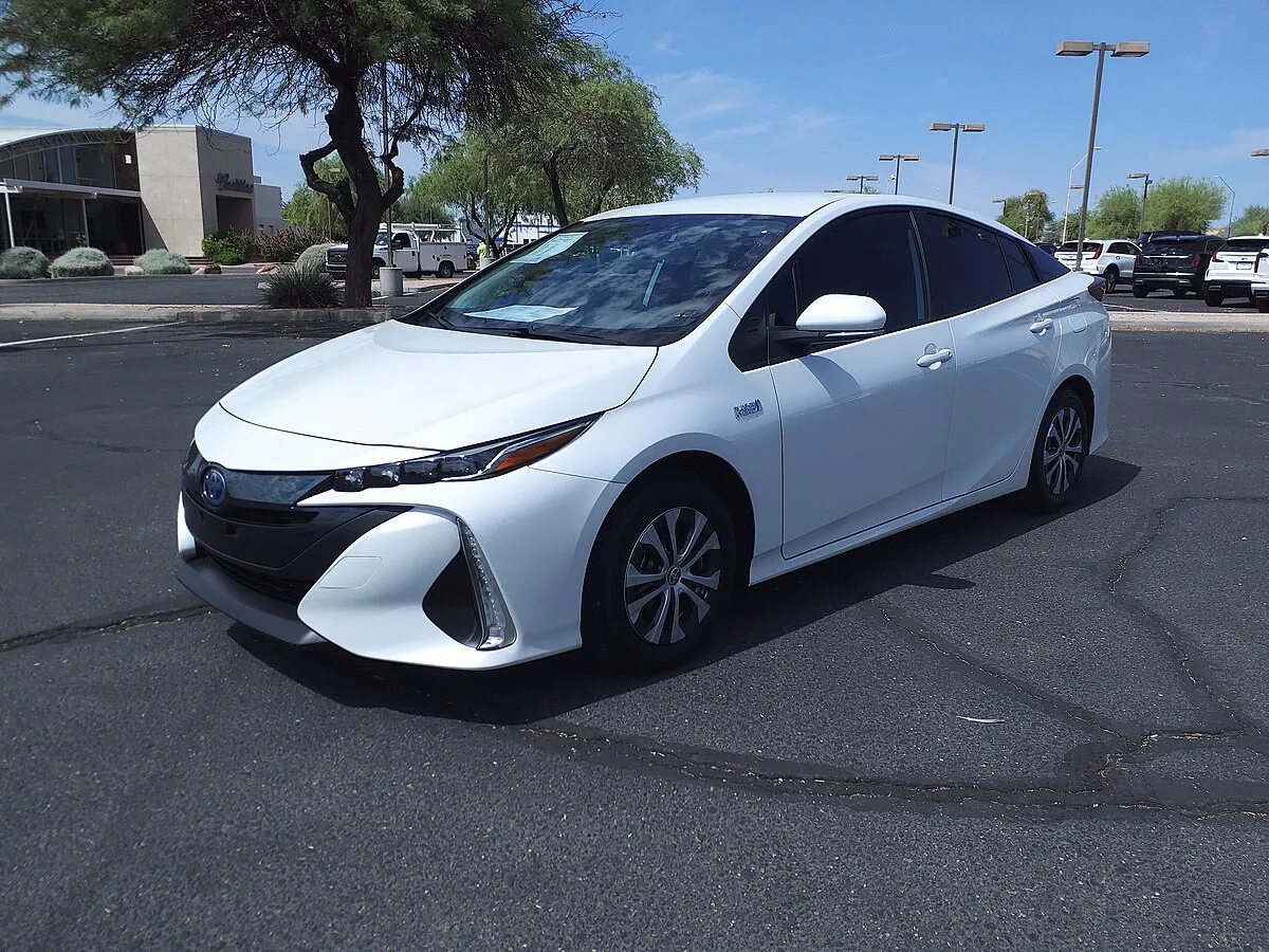 Toyota PRIUS PRIME 2025 - Image 3