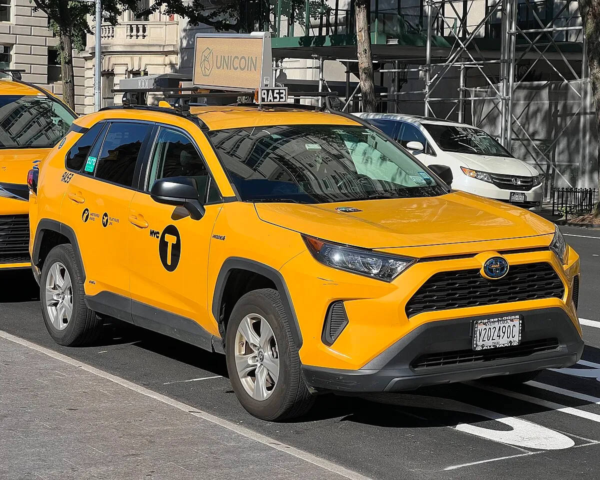 Toyota RAV4 2018 2.5 AT AWD Crossover - Image 10