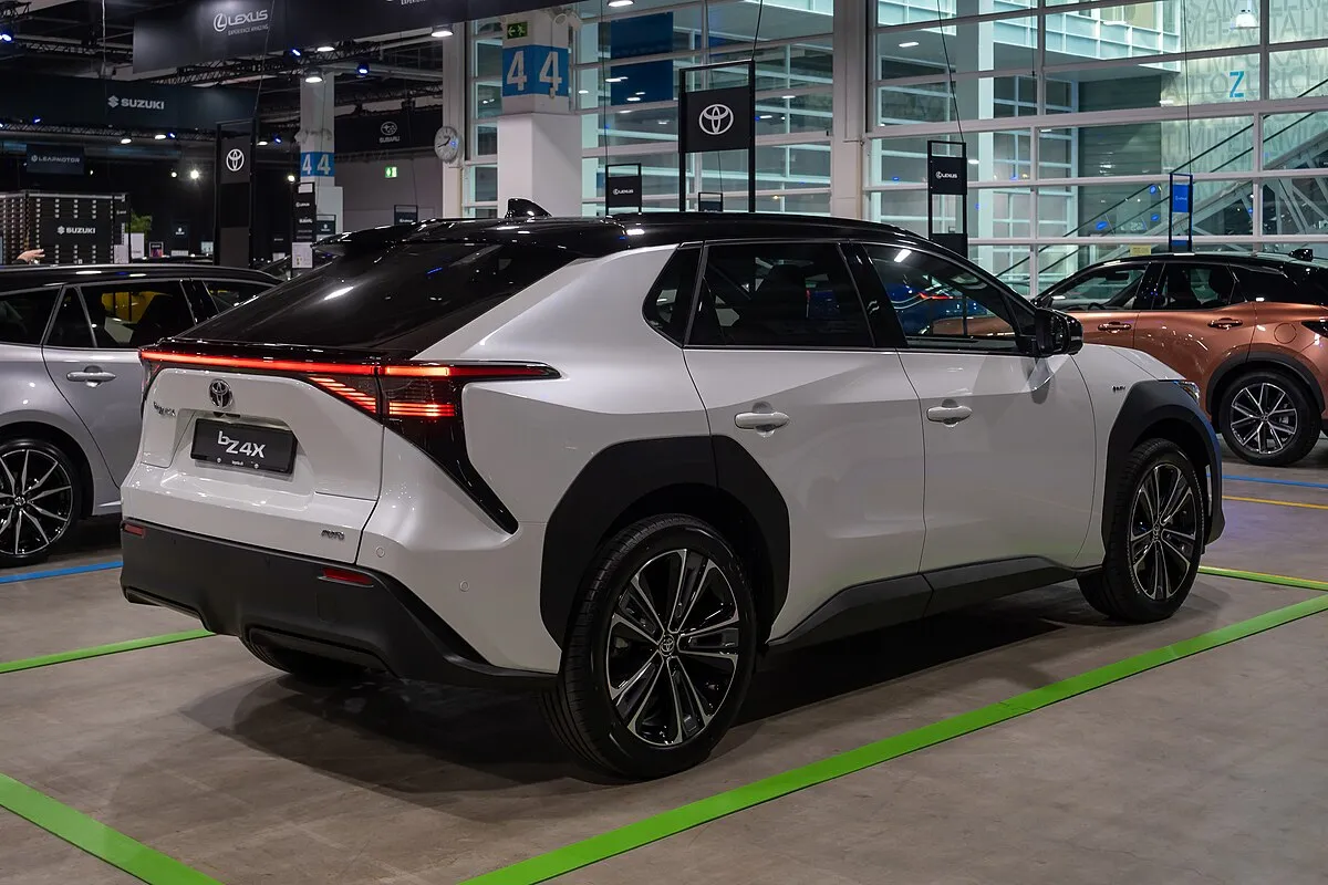 Toyota Toyota bZ4X 2025 Toyota bZ4X AWD BEV ( Dark  Blue Mica ) - Image 3