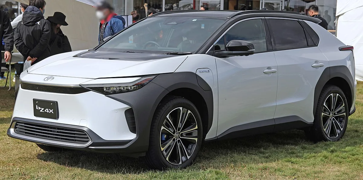 Toyota Toyota bZ4X 2026 Toyota bZ4X AWD BEV ( Dark  Blue Mica ) - Image 8