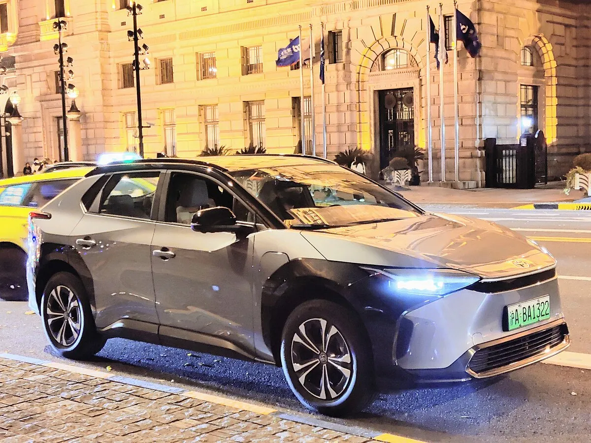 Toyota Toyota bZ4X 2026 Toyota bZ4X AWD BEV ( Dark  Blue Mica ) - Image 10