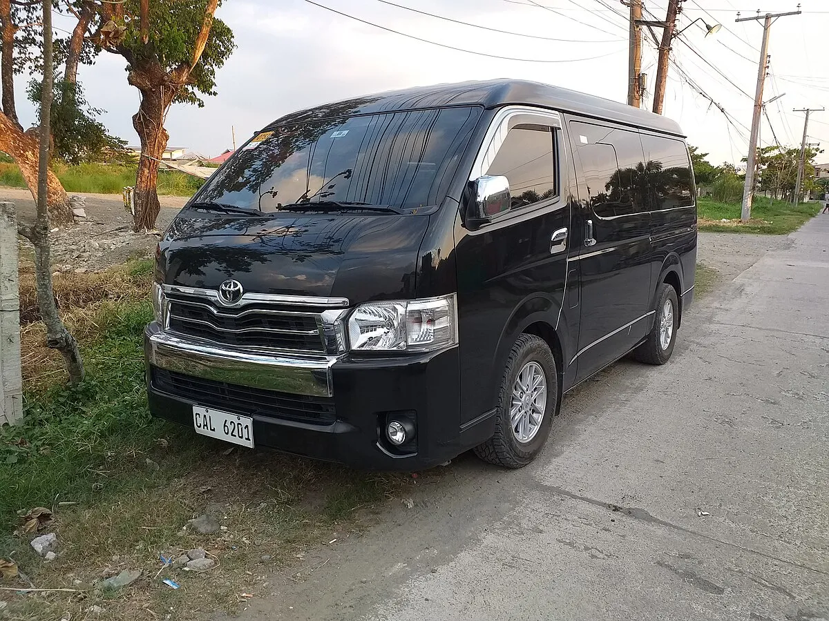 Toyota Toyota Hiace Super Grandia 2020 Toyota Hiace Super Grandia 2.8 AT Leather - Image 10