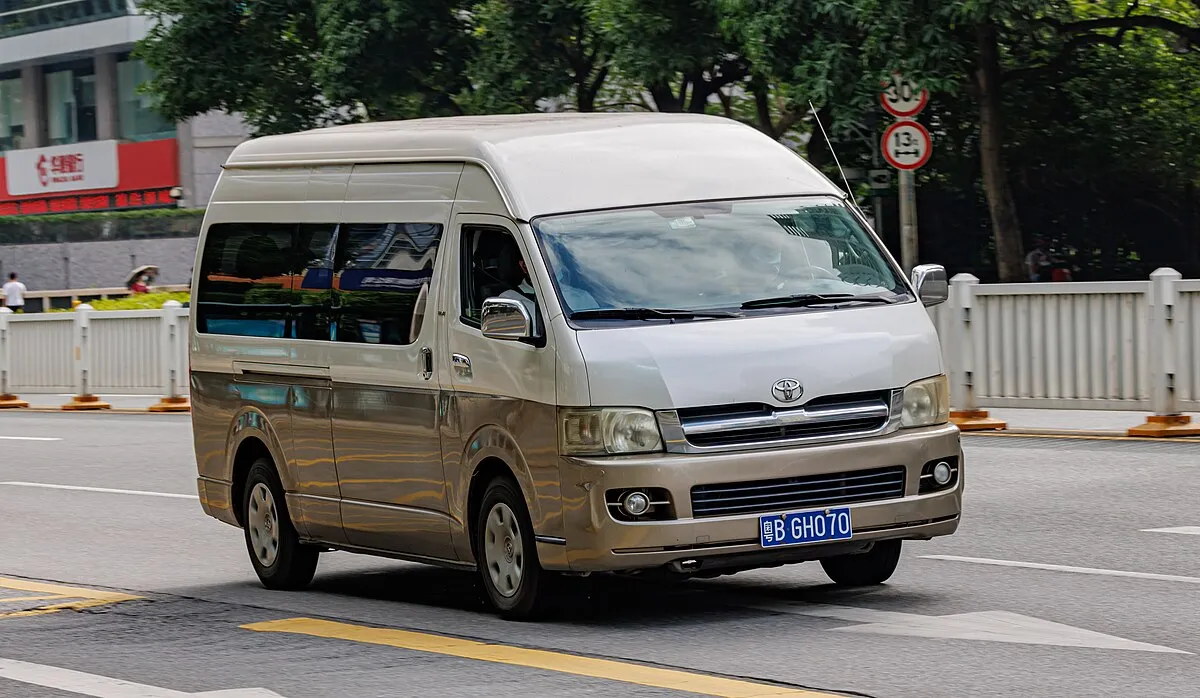 Toyota Toyota Hiace 2019 Toyota Hiace 2.8 Deluxe Cargo - Image 5