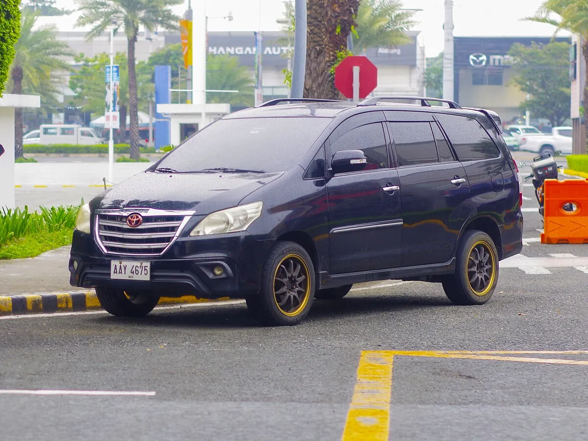 Toyota Toyota Innova 2021 Toyota Innova 2.8 J Diesel MT - Image 5