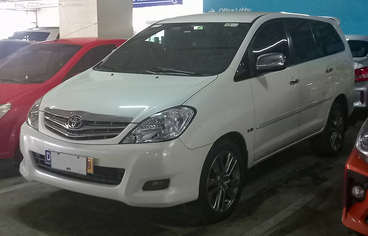 Toyota Toyota Innova 2021 Toyota Innova 2.8 J Diesel MT - Image 7