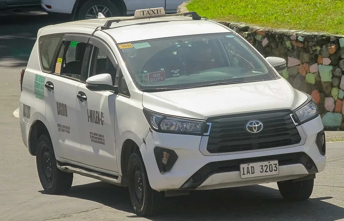 Toyota Toyota Innova 2021 Toyota Innova 2.8 J Diesel MT - Image 9