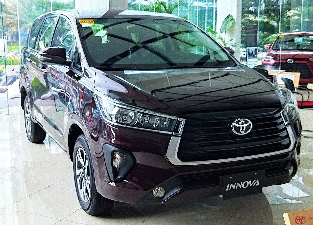 Toyota Toyota Innova 2025 Toyota Innova 2.8 E Diesel AT - Image 2