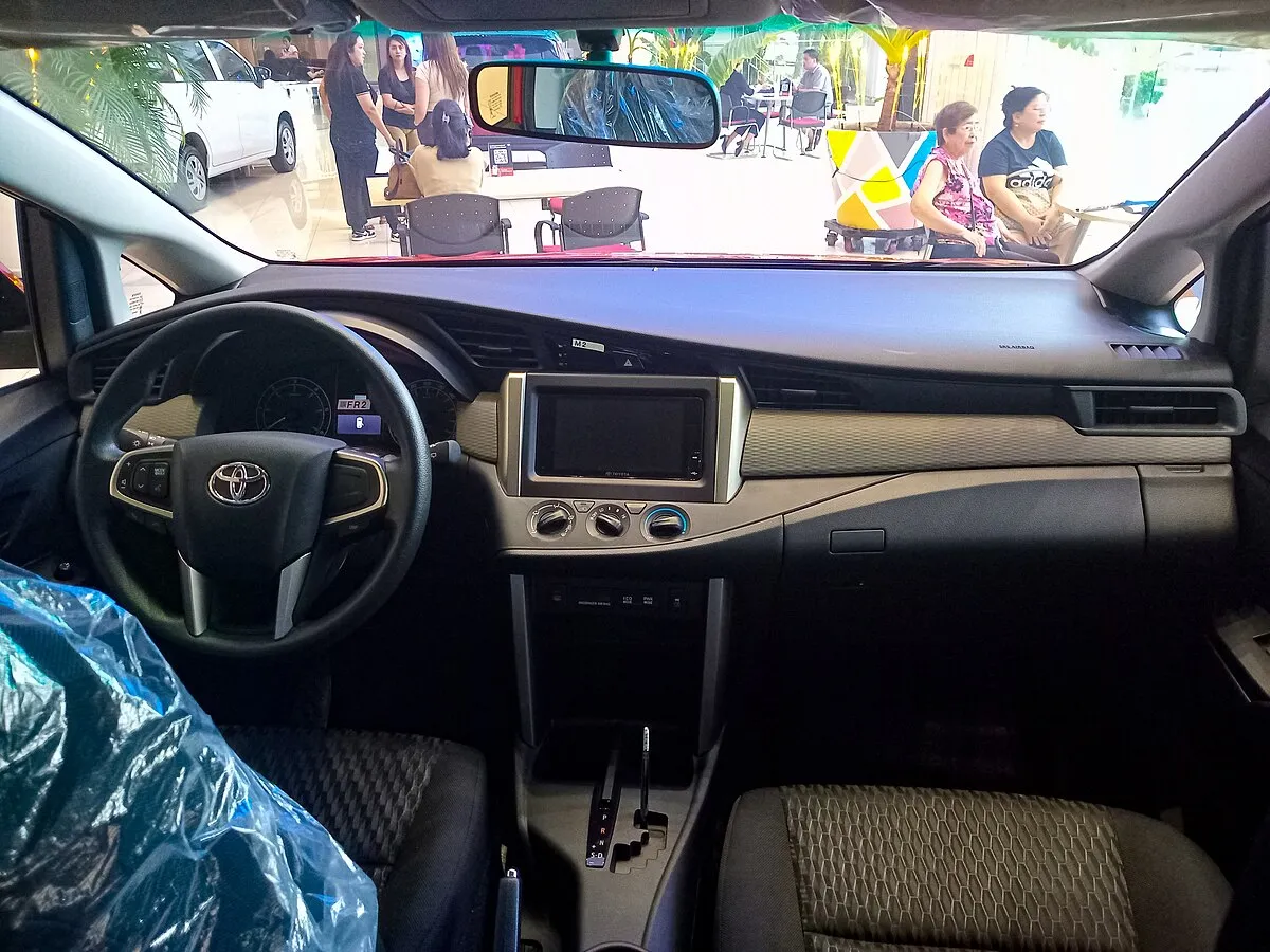 Toyota Toyota Innova 2025 Toyota Innova 2.8 E Diesel AT - Image 6