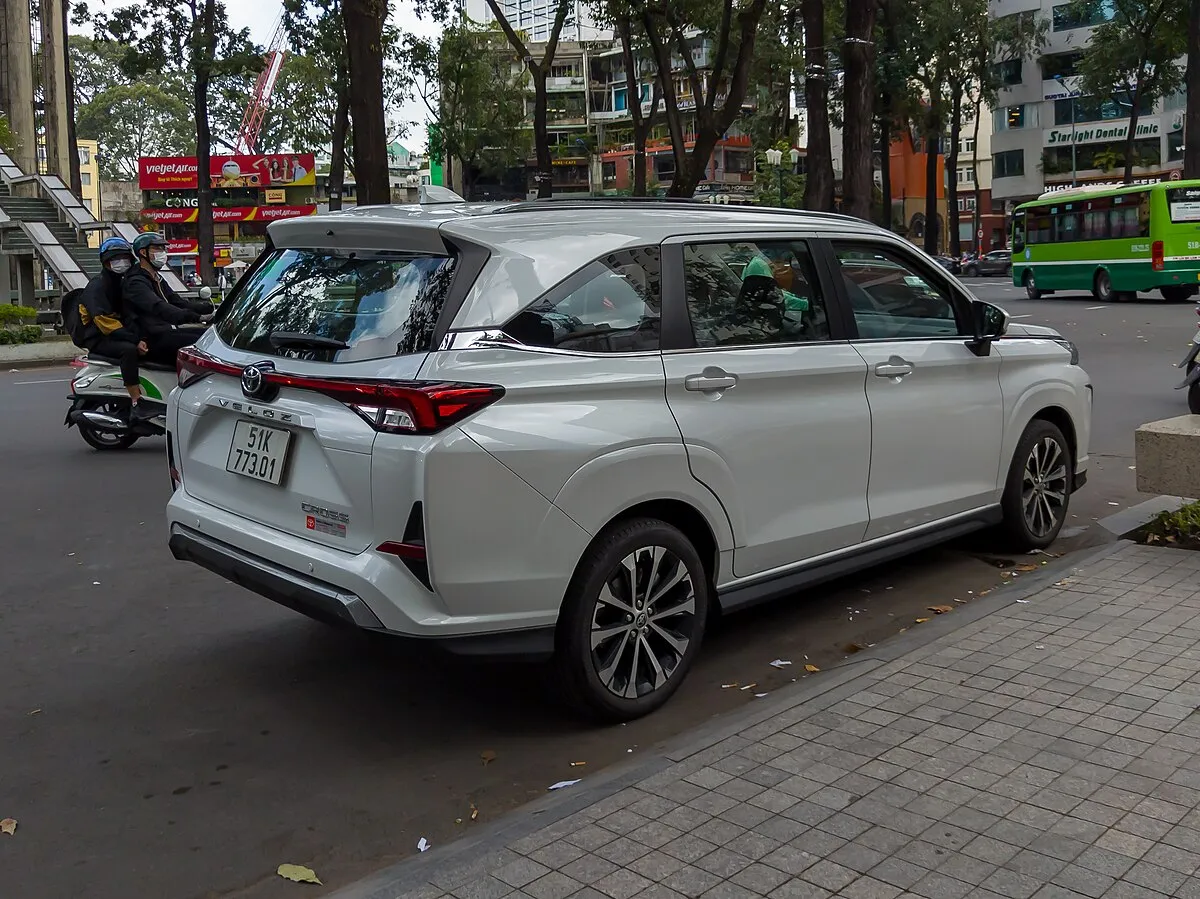 Toyota Toyota Veloz 2022 Toyota Veloz 1.5 E CVT - Image 9