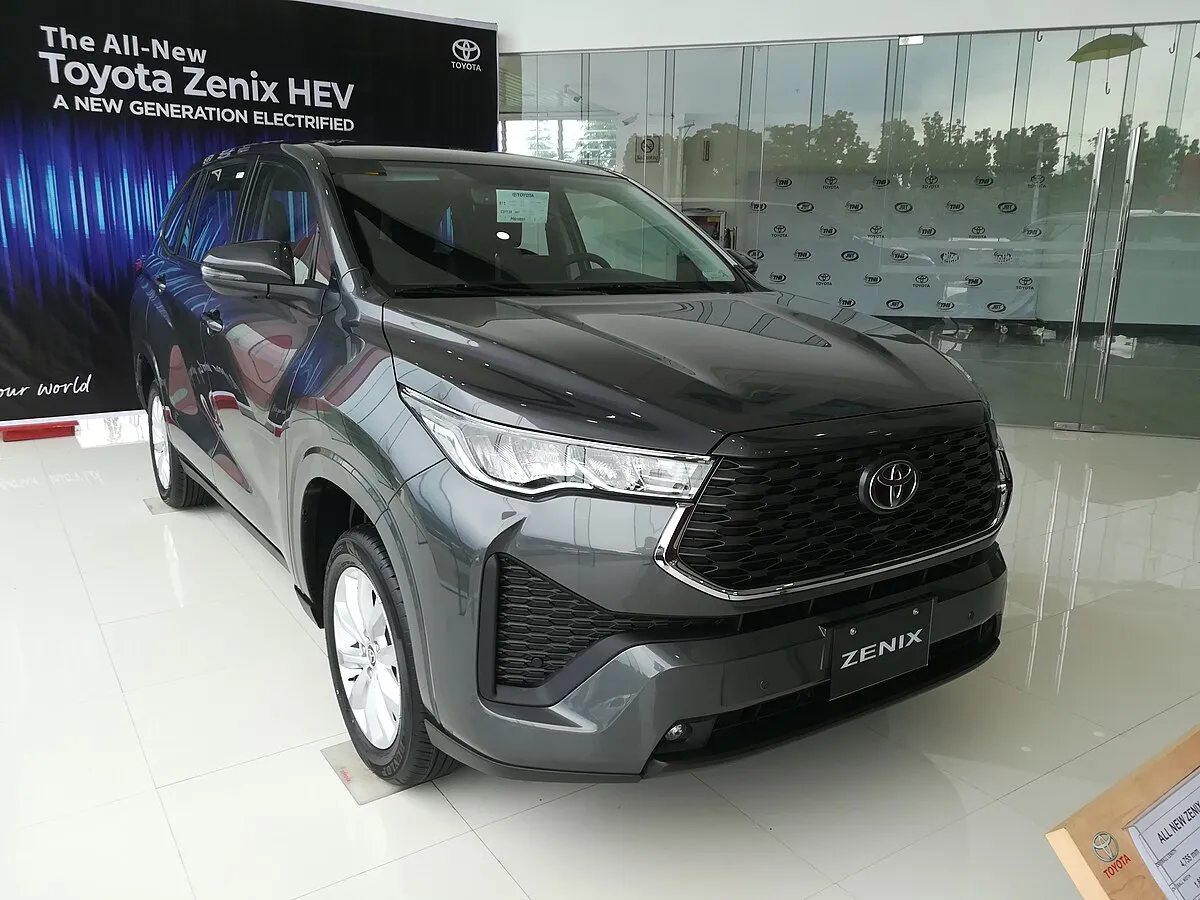 Toyota Toyota Zenix 2025 Toyota Zenix 2.0 Q Hybrid CVT - Image 1