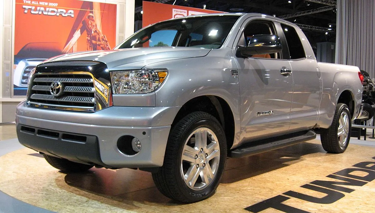 Toyota Tundra 2013 4.6 AT AWD Double Cab pickup 4-doors - Image 2