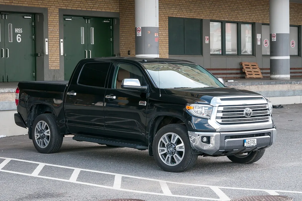 Toyota Tundra 2013 4.6 AT AWD Double Cab pickup 4-doors - Image 3