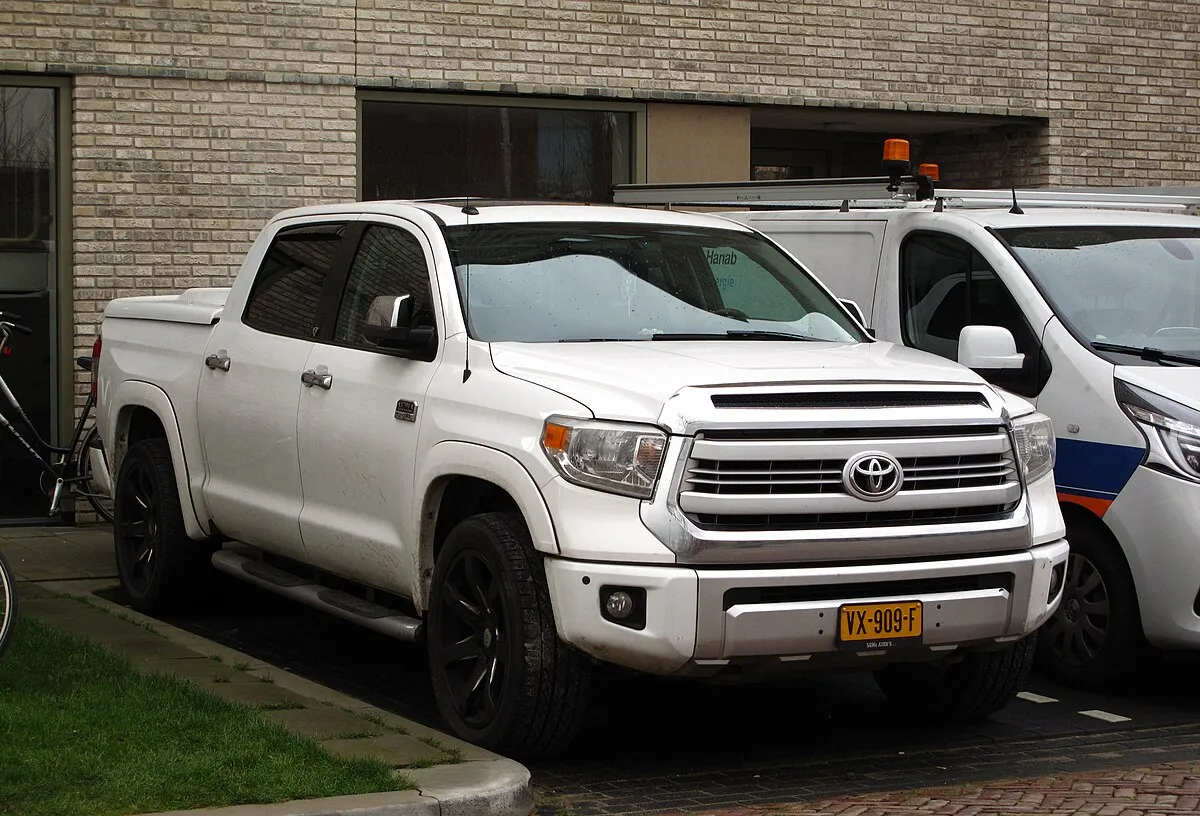 Toyota Tundra 2013 4.6 AT AWD Double Cab pickup 4-doors - Image 5