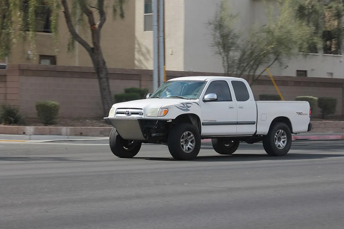 Toyota Tundra 2013 4.6 AT AWD Double Cab pickup 4-doors - Image 8