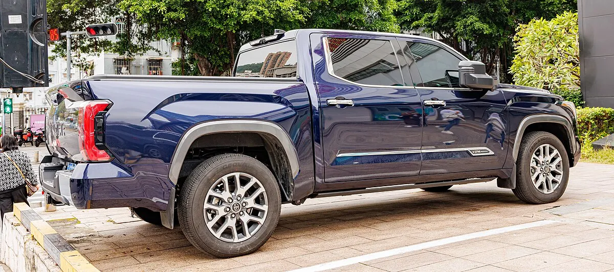 Toyota Tundra 2013 4.6 AT AWD Double Cab pickup 4-doors - Image 9