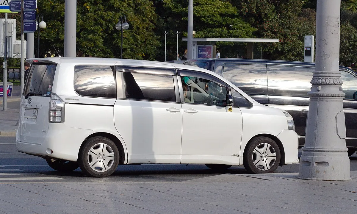 Toyota URBAN CRUISER TAISOR 2025 - Image 10
