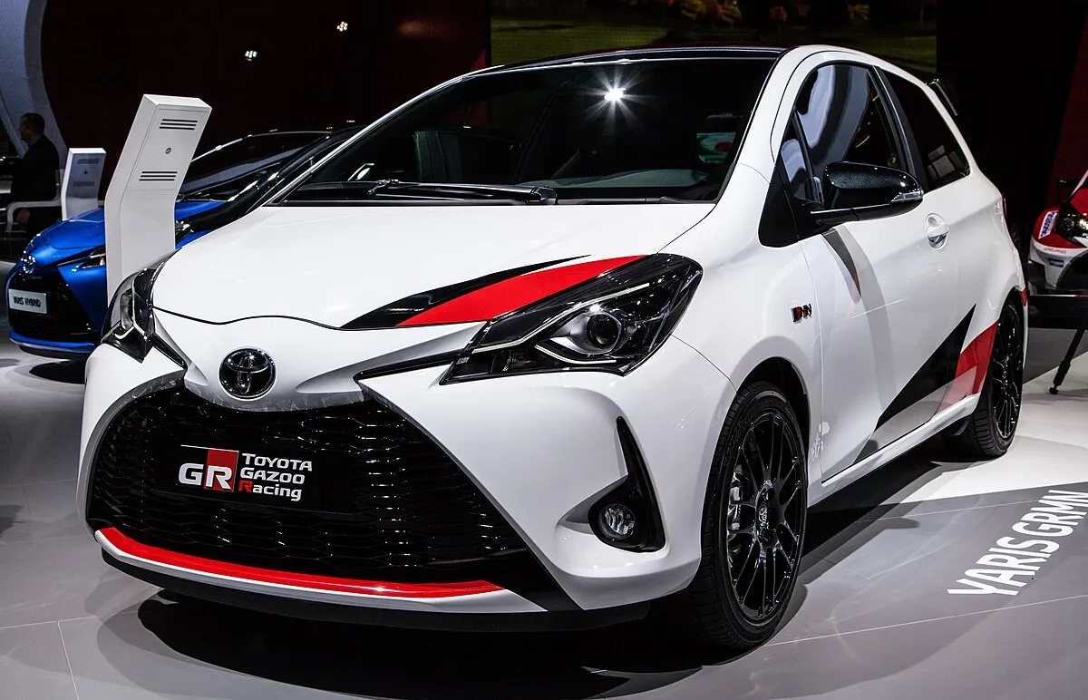 Toyota Yaris 2013 1.3 CVT L hatchback - Image 3