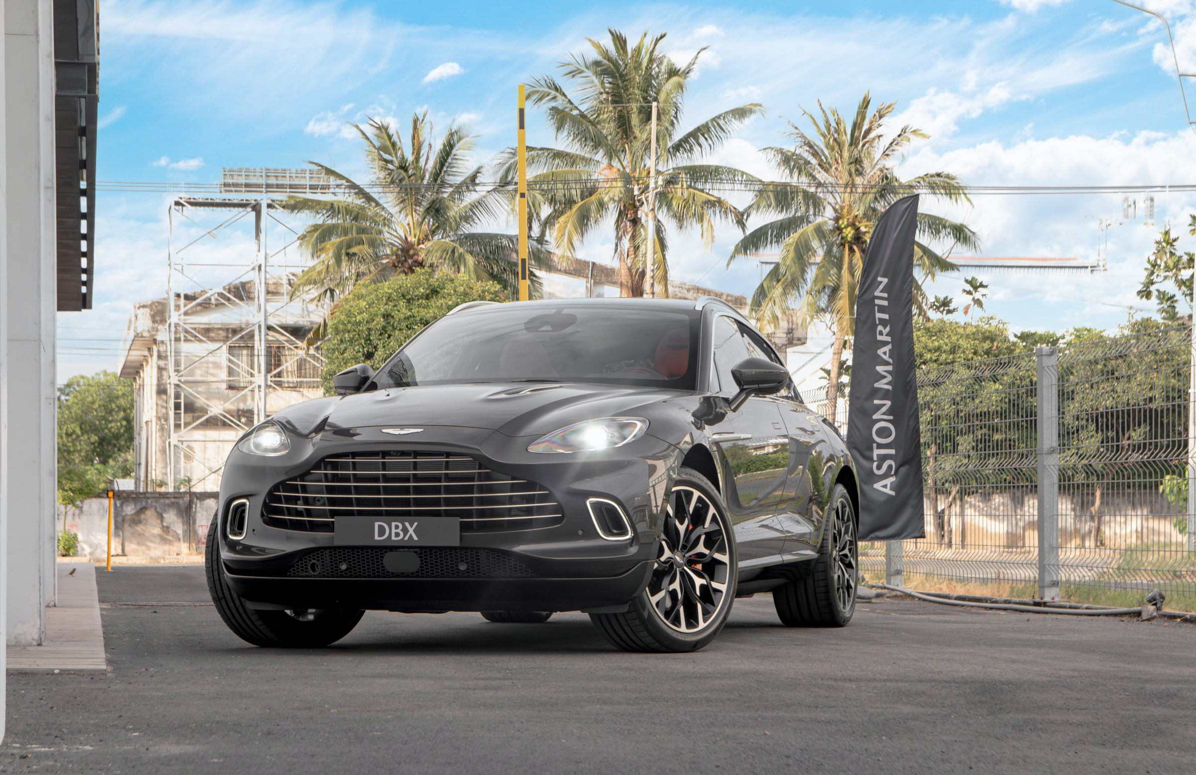 Aston Martin DBX 2023 - Image 2