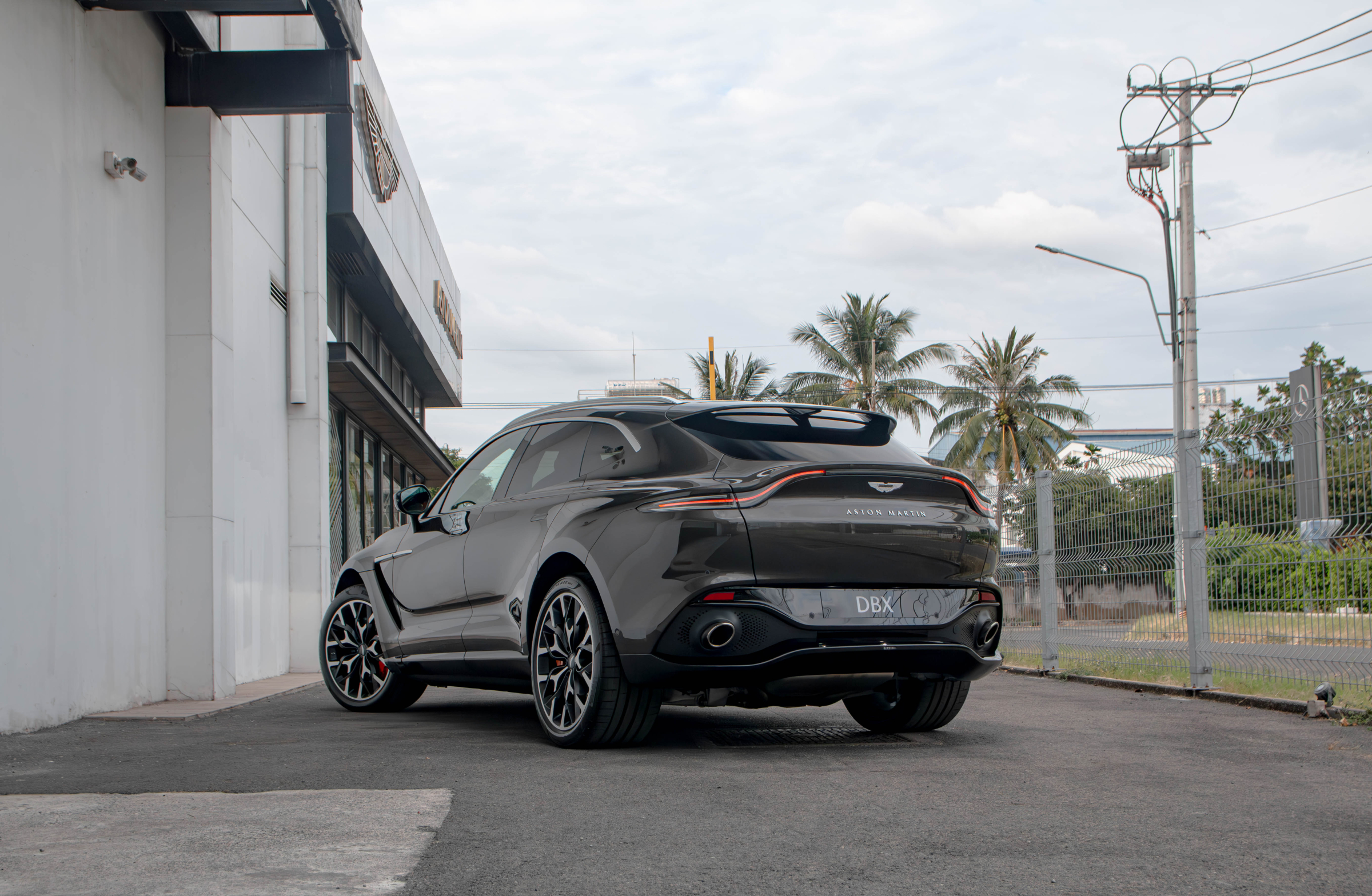 Aston Martin DBX 2023 - Image 3