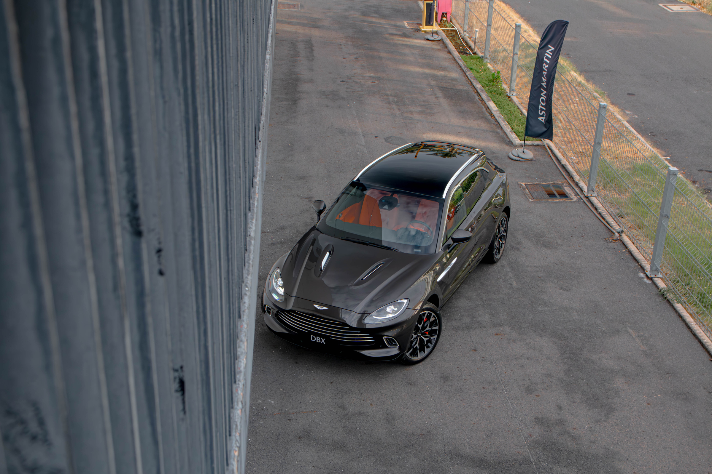 Aston Martin DBX 2023 - Image 6