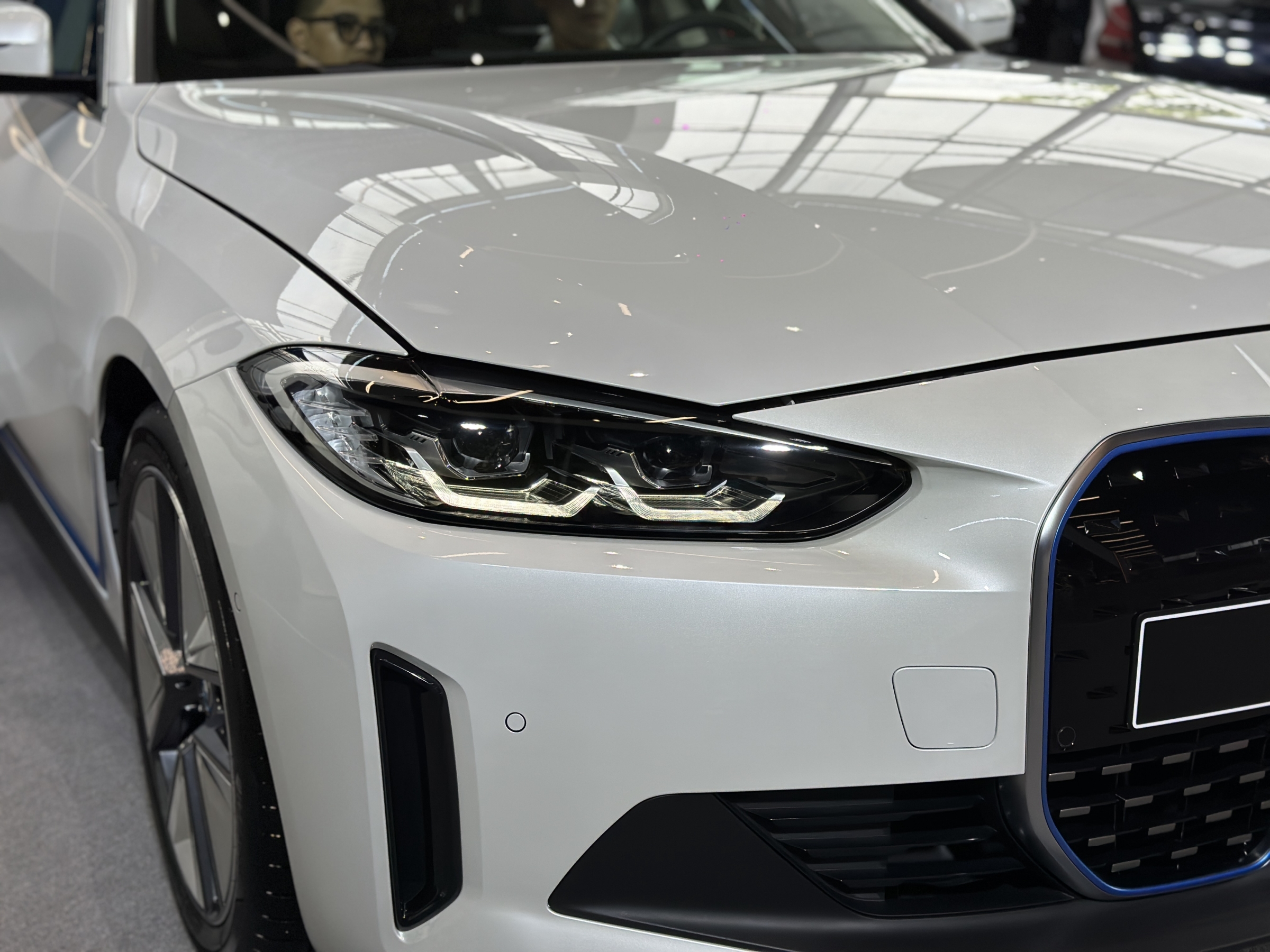 BMW i4 2023 - Image 5