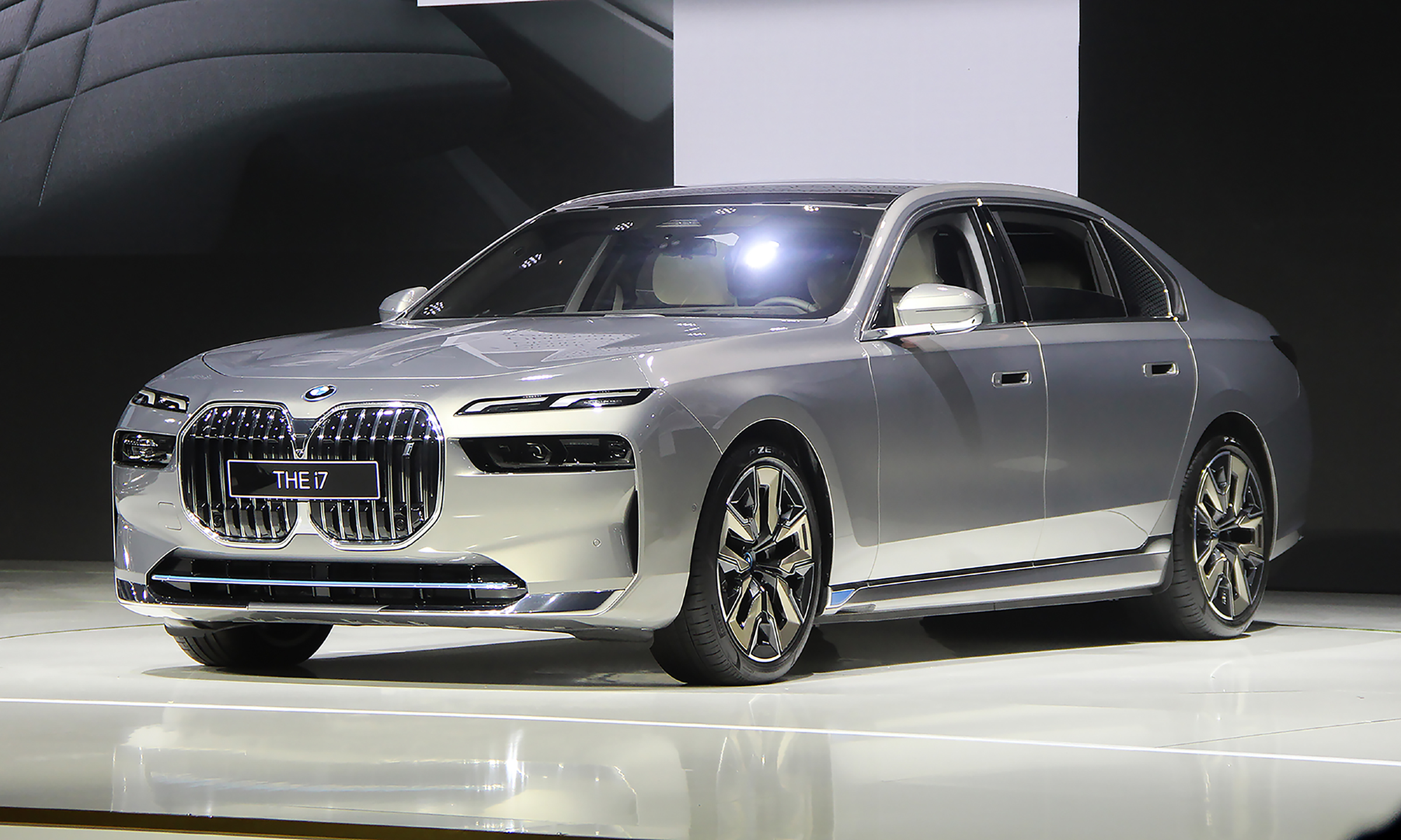 BMW i7 2023 - Image 2