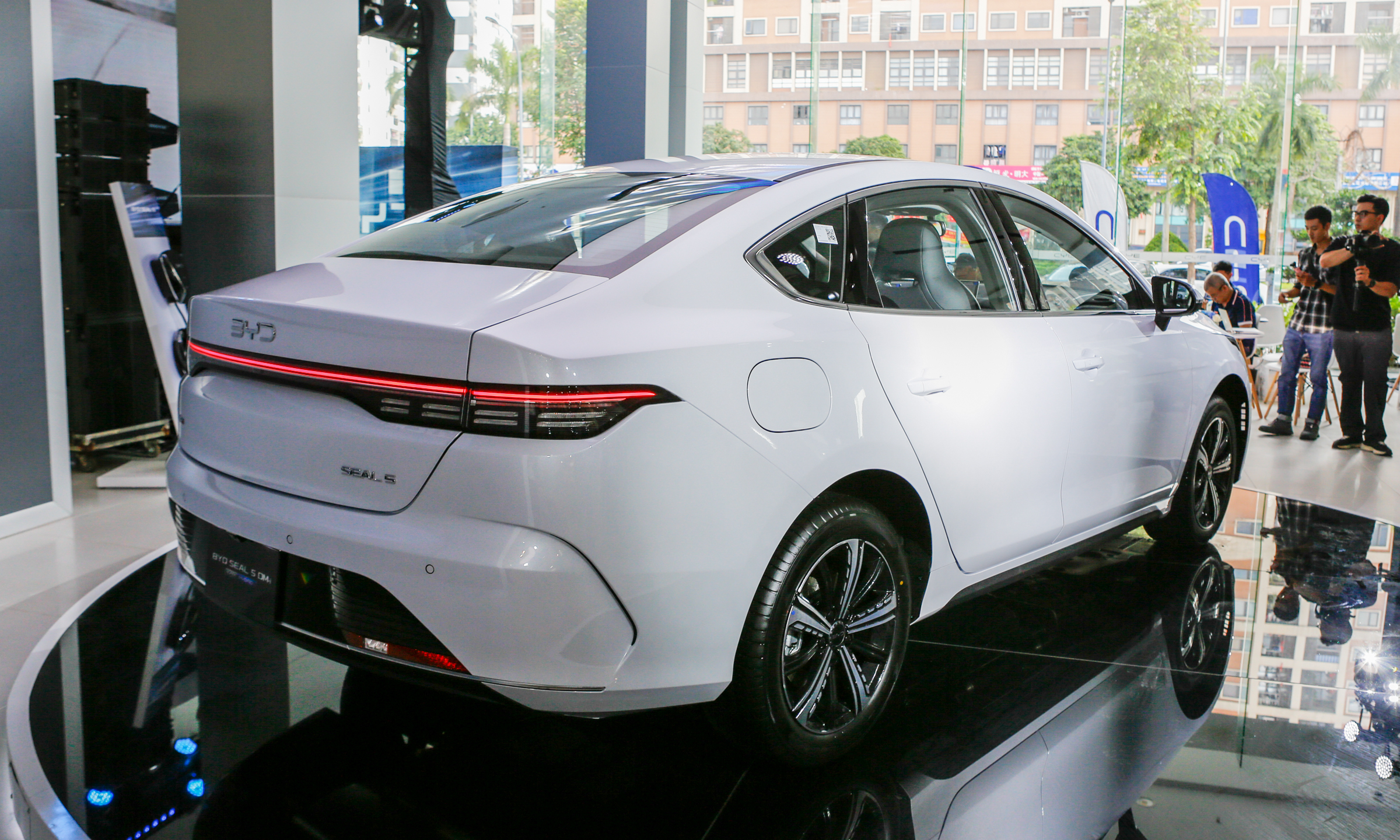 BYD Seal 5 DM-i 2025 - Image 3