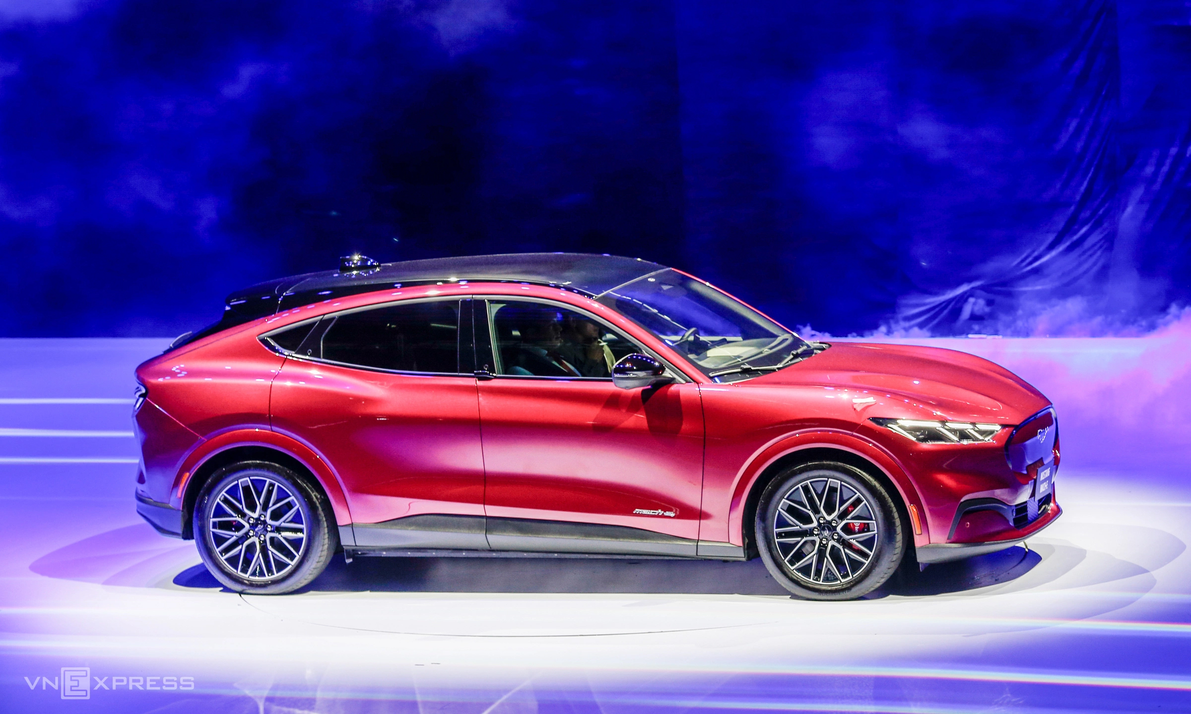 Ford Mustang Mach-E 2025 - Image 3