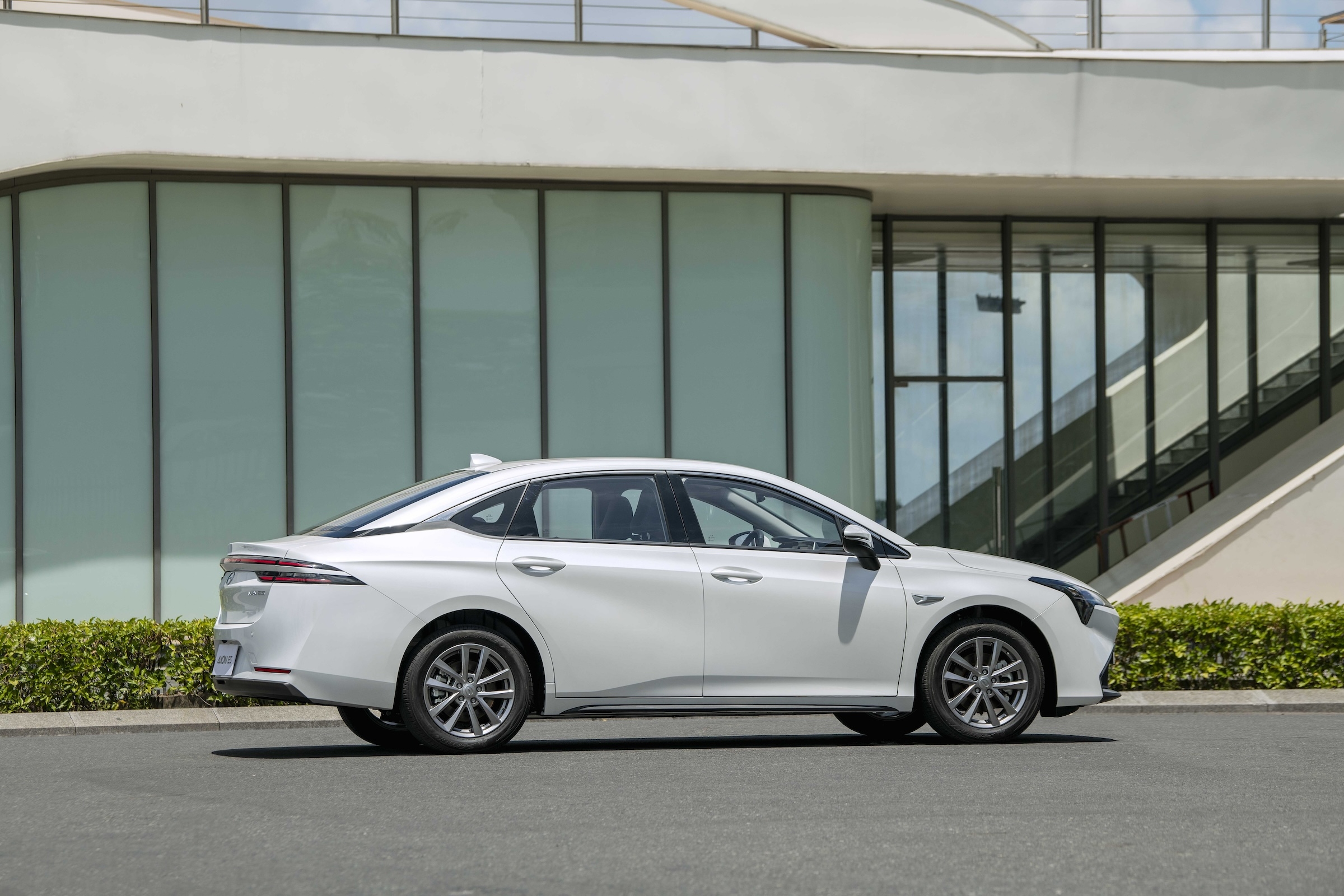 GAC AION Es 2024 - Image 2