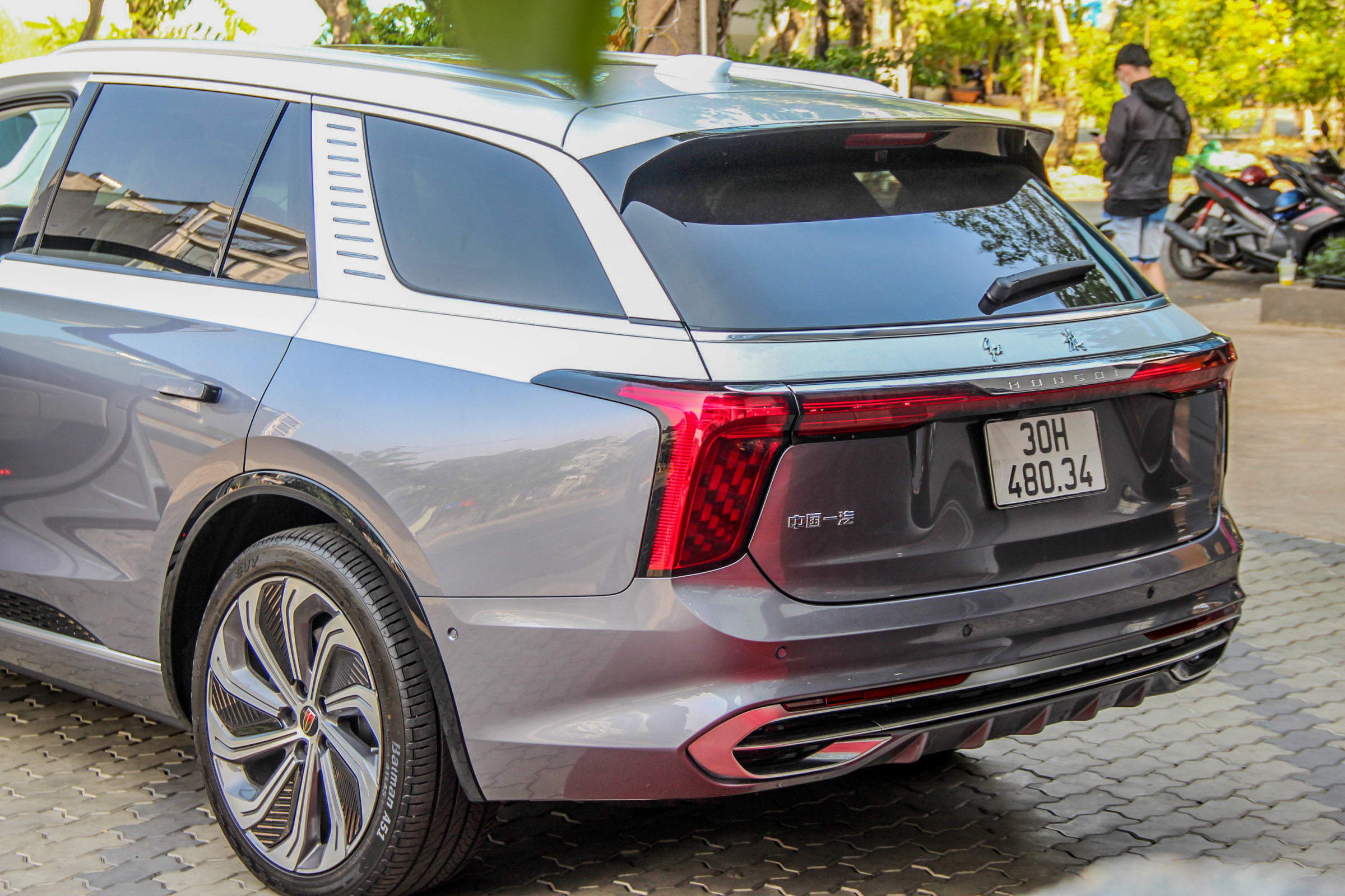 Hongqi E-HS9 2022 - Image 4