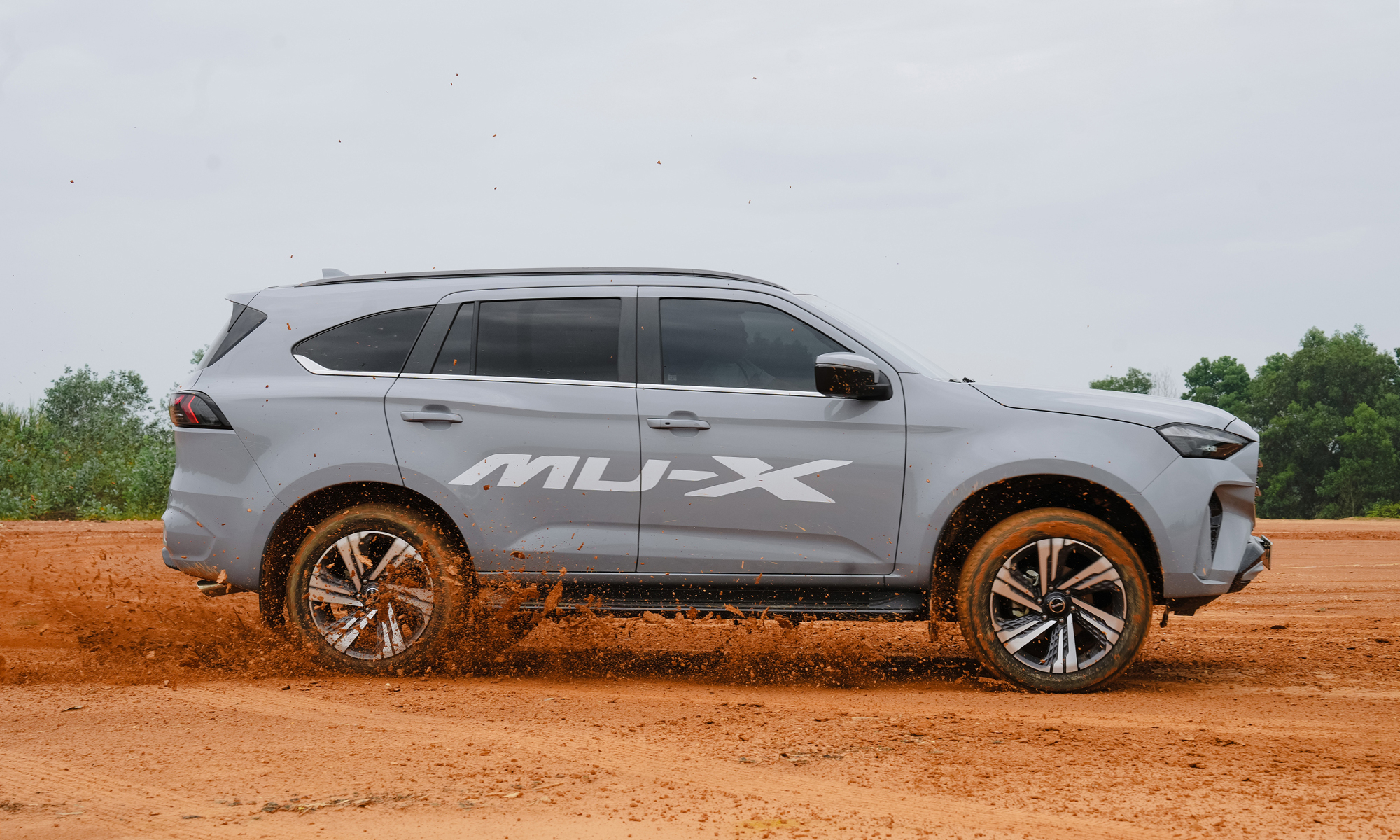 Isuzu MU-X 2025 - Image 4