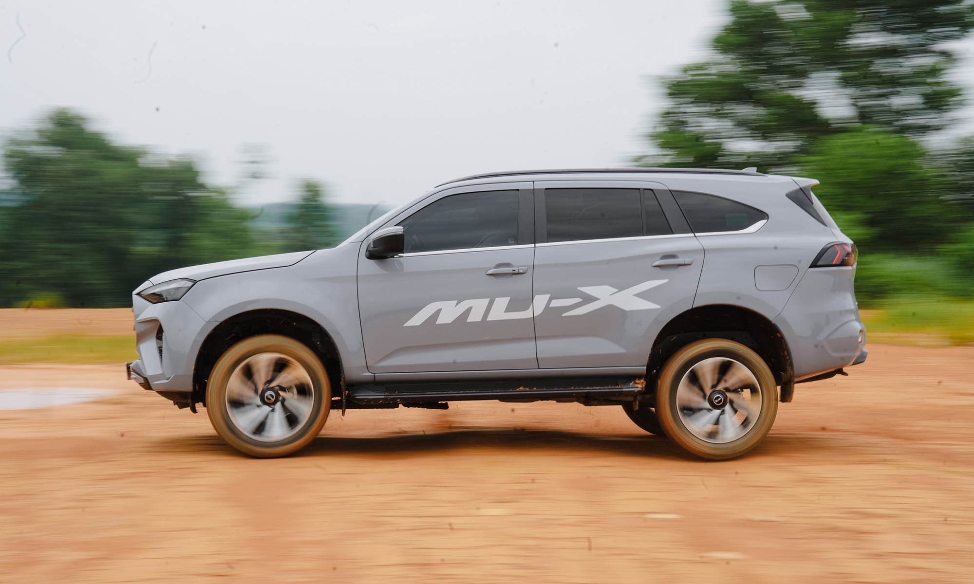 Isuzu MU-X 2025 - Image 6