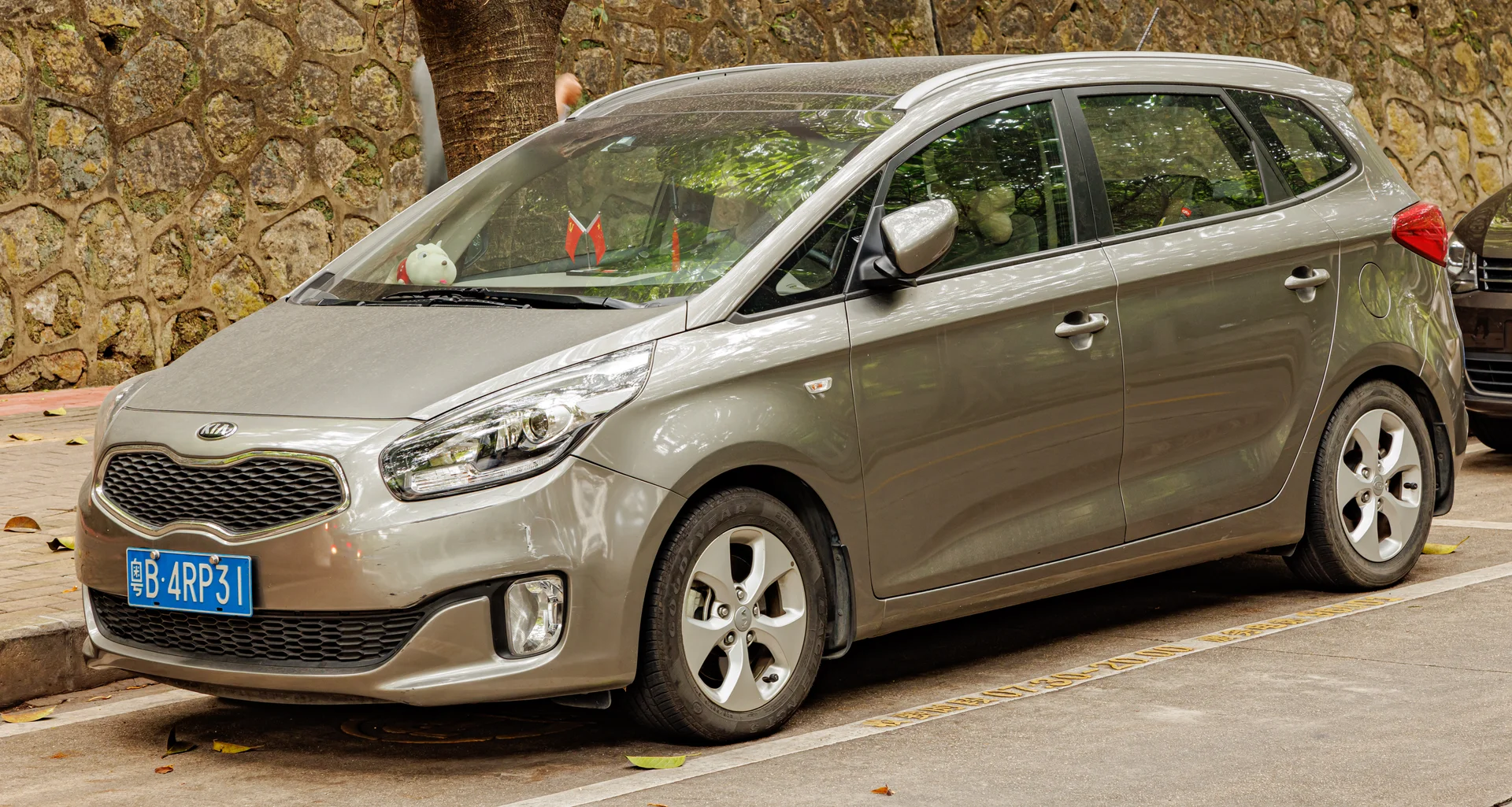 Kia Rondo 2021 exterior