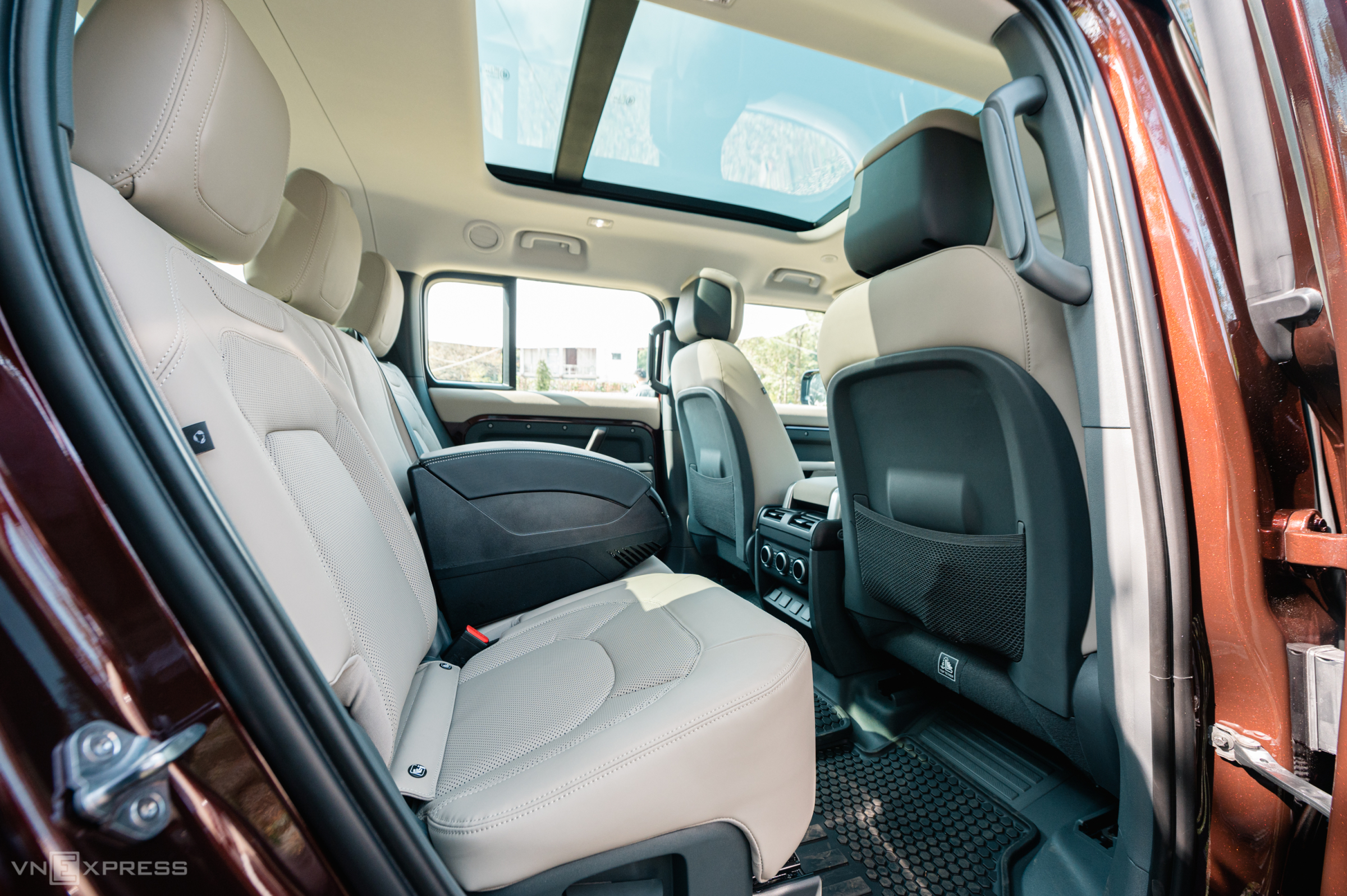 Land Rover Defender 2023 - Image 6