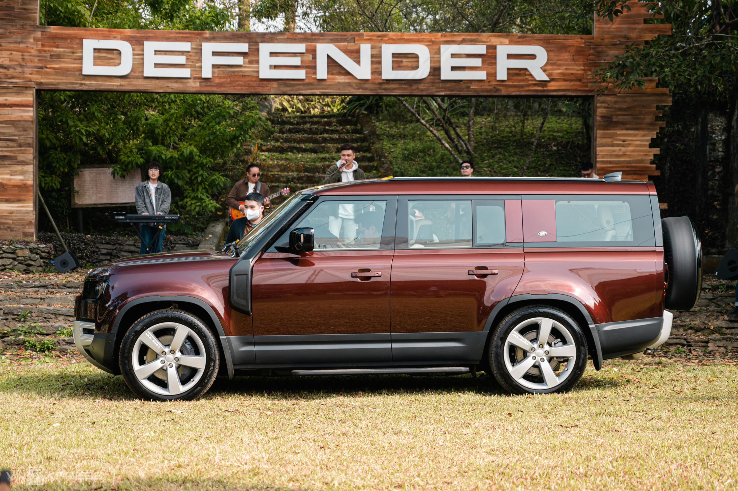 Land Rover Defender 2023 - Image 7