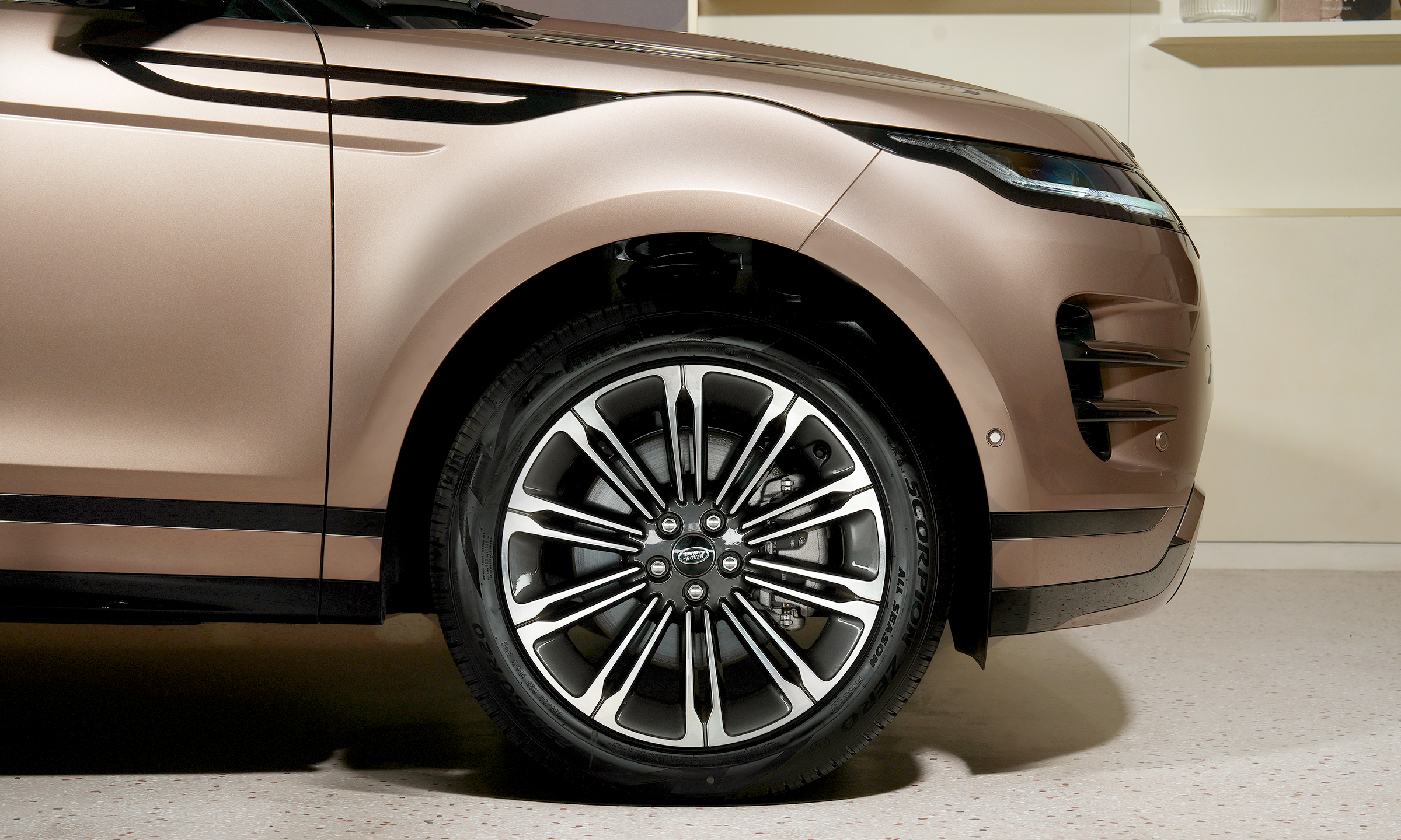 Land Rover Range Rover Evoque 2025 - Image 6