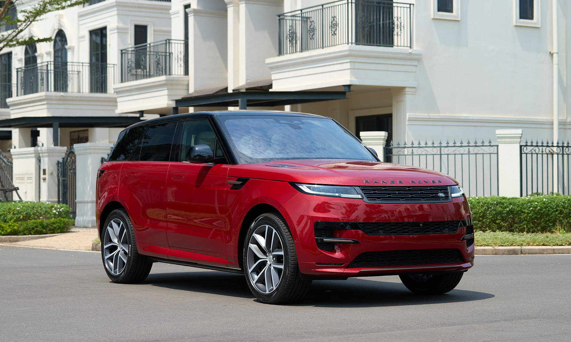 Land Rover Range Rover Sport 2023 - Image 2