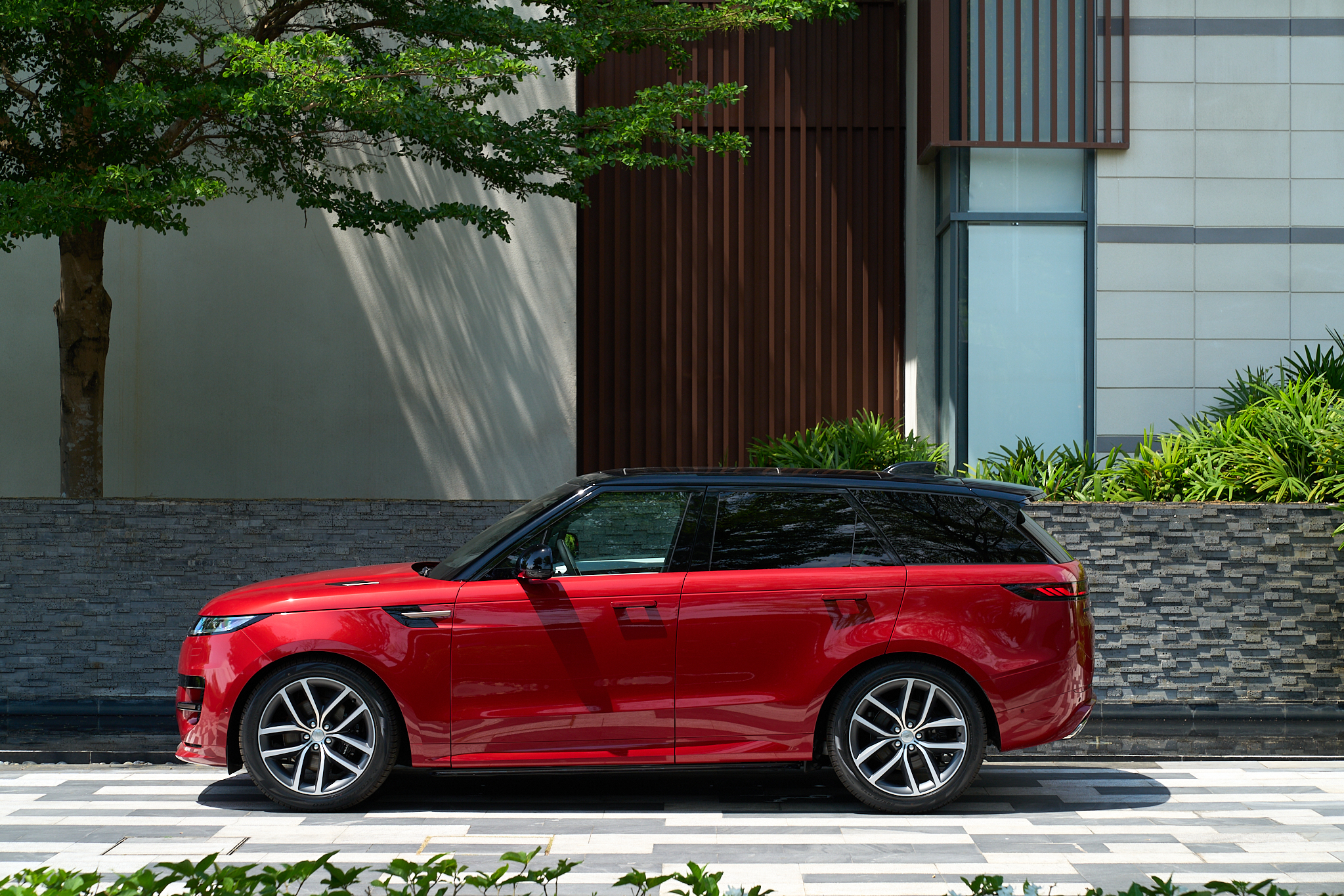 Land Rover Range Rover Sport 2023 - Image 3