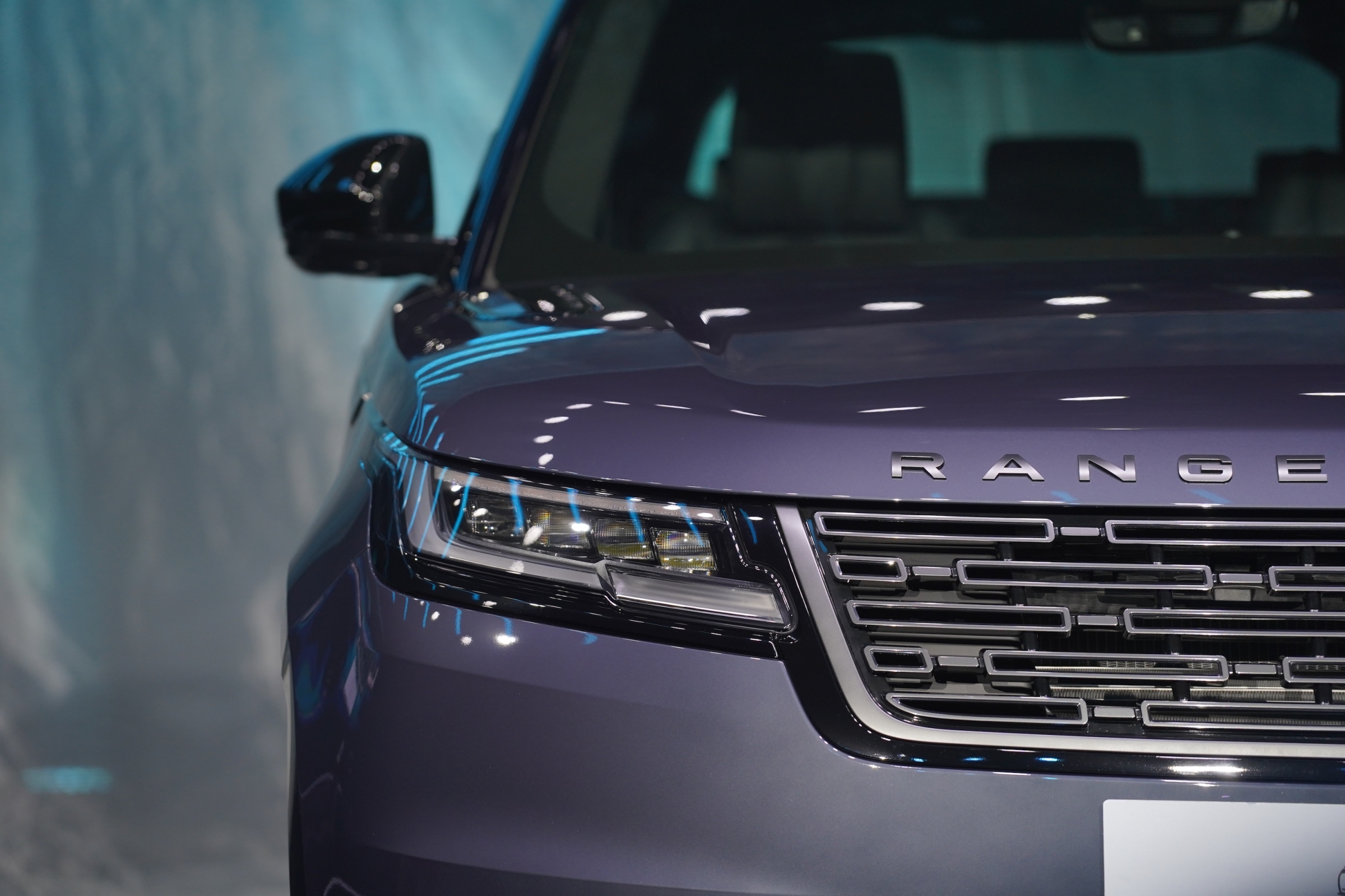 Land Rover Range Rover Velar 2024 - Image 4