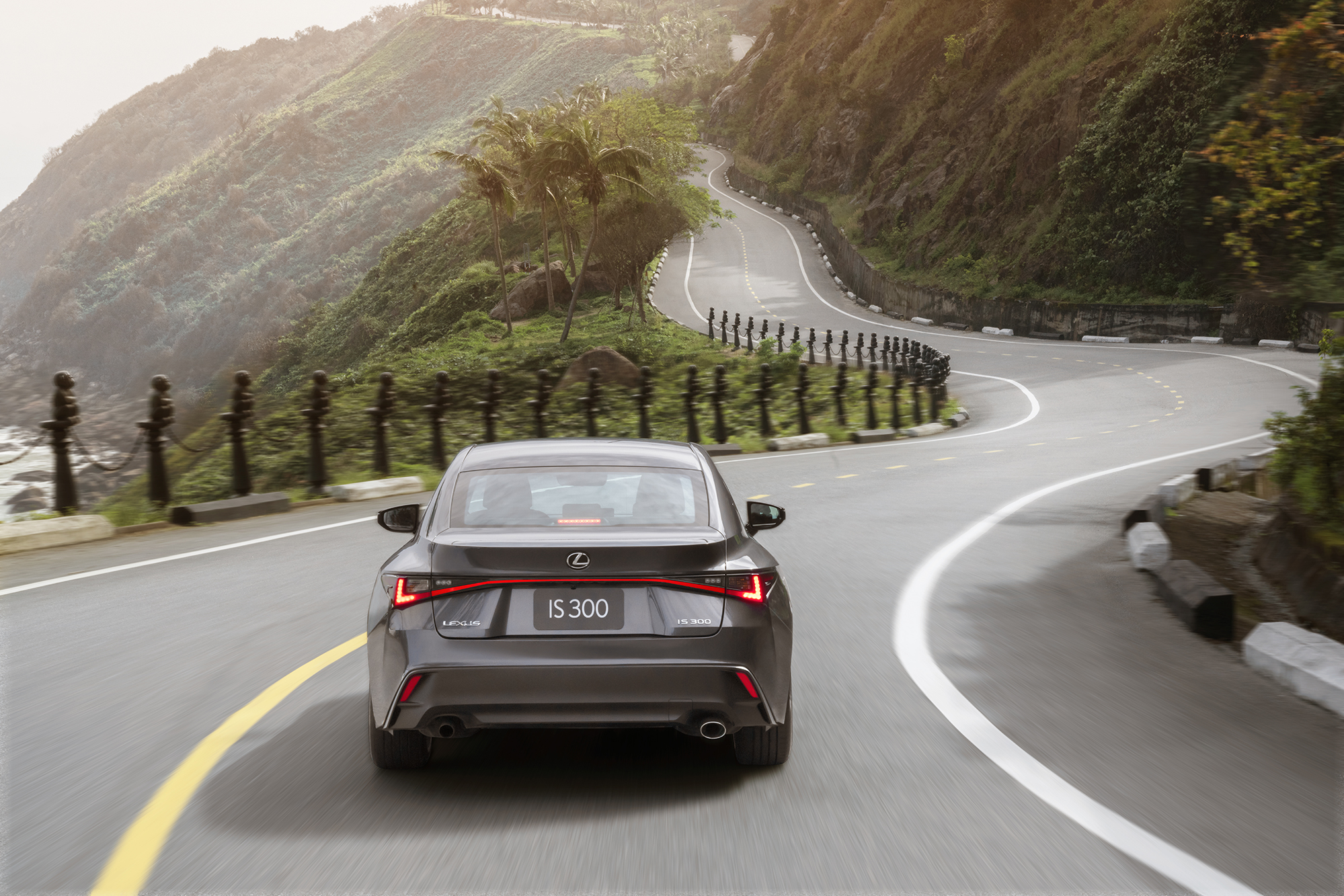 Lexus IS 2021 - Image 3