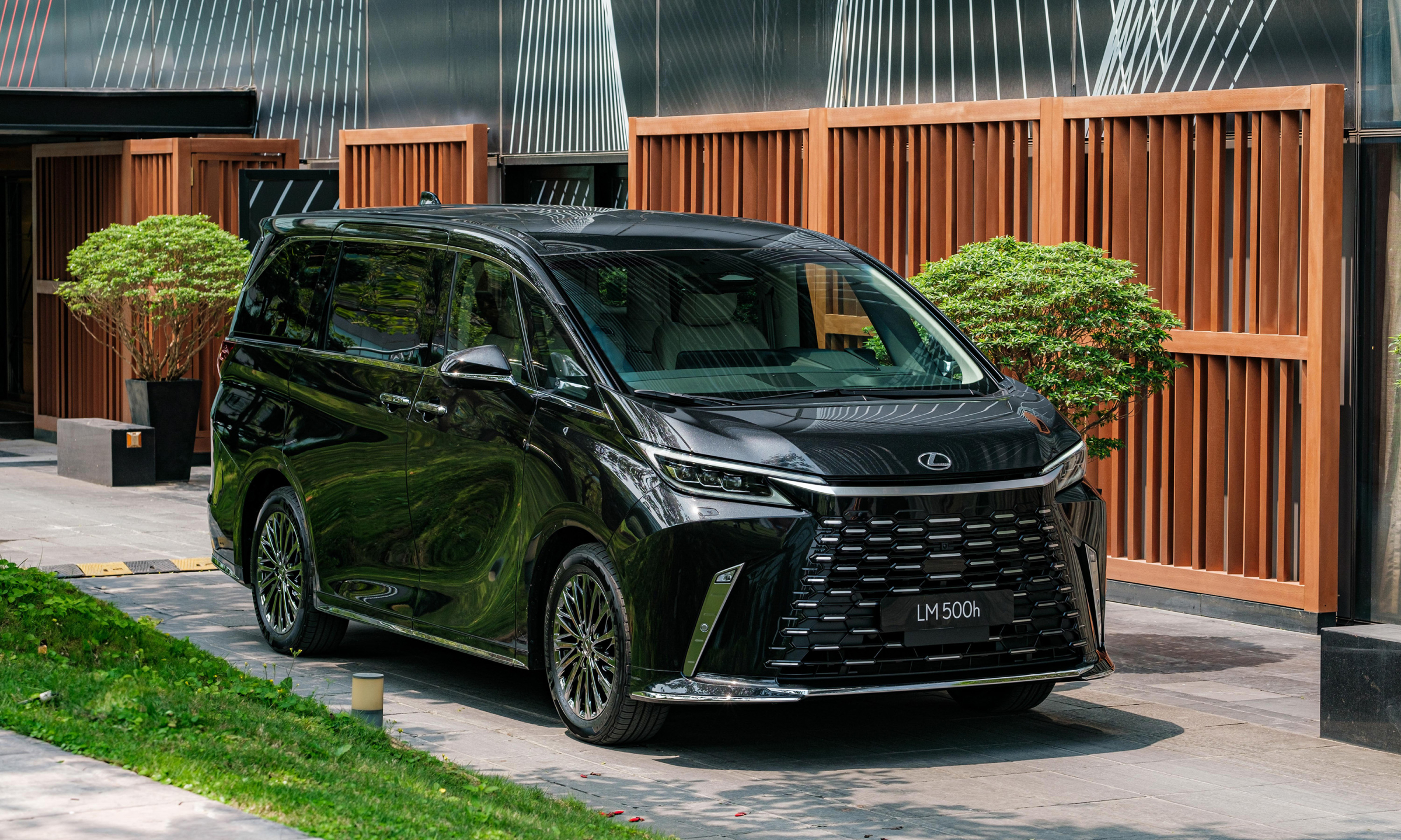 Lexus LM 500h 2025 - Image 6