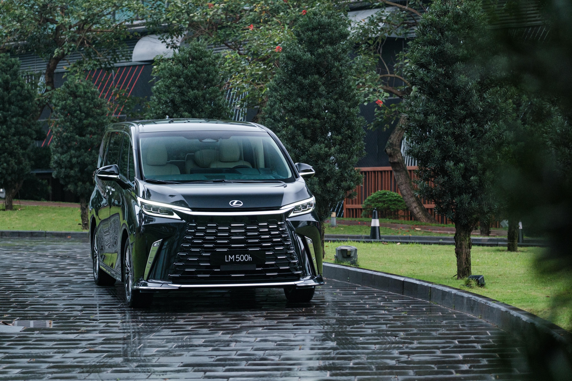 Lexus LM 500h 2025 - Image 7