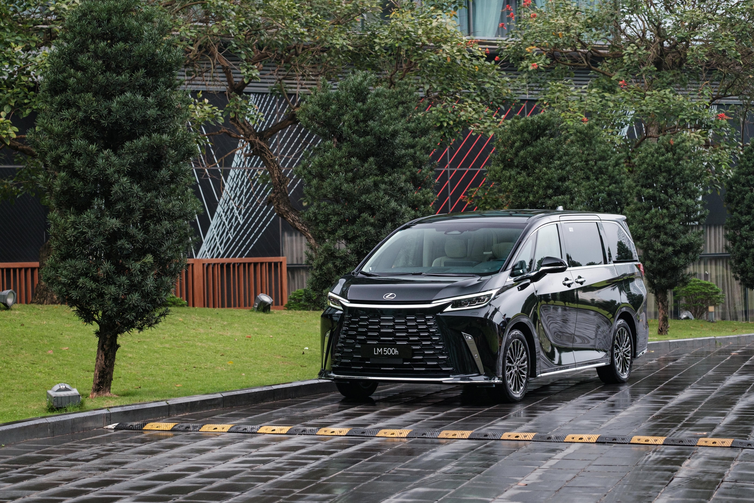 Lexus LM 2024 - Image 3