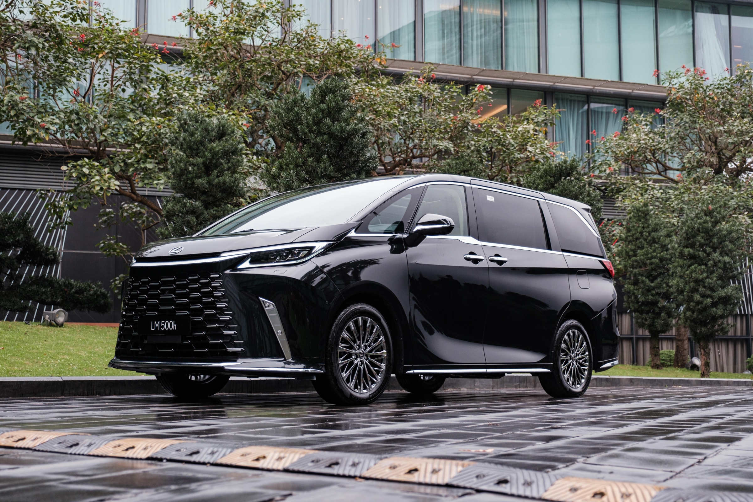 Lexus LM 2024 - Image 7