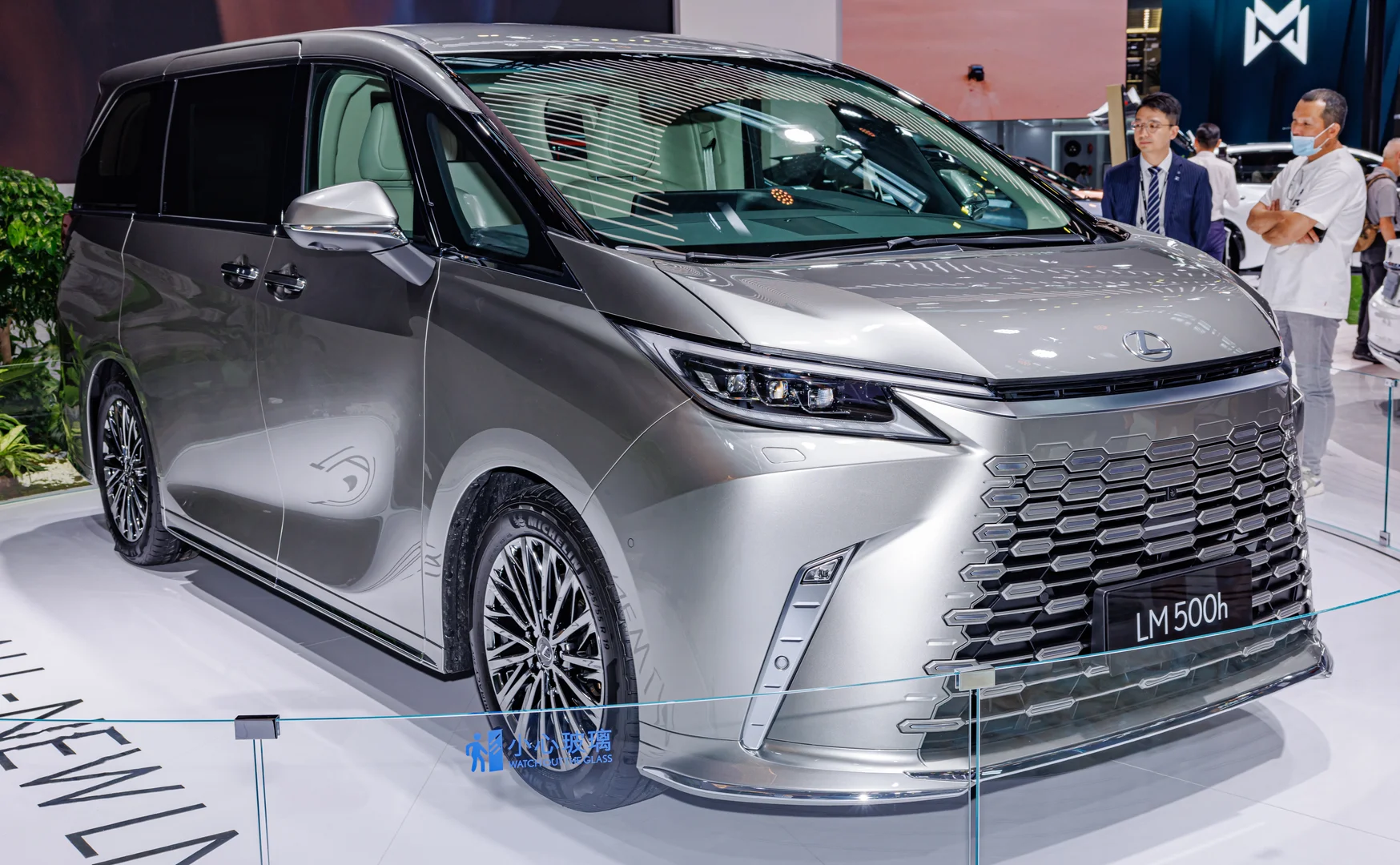 Lexus LM 500h 2025 exterior