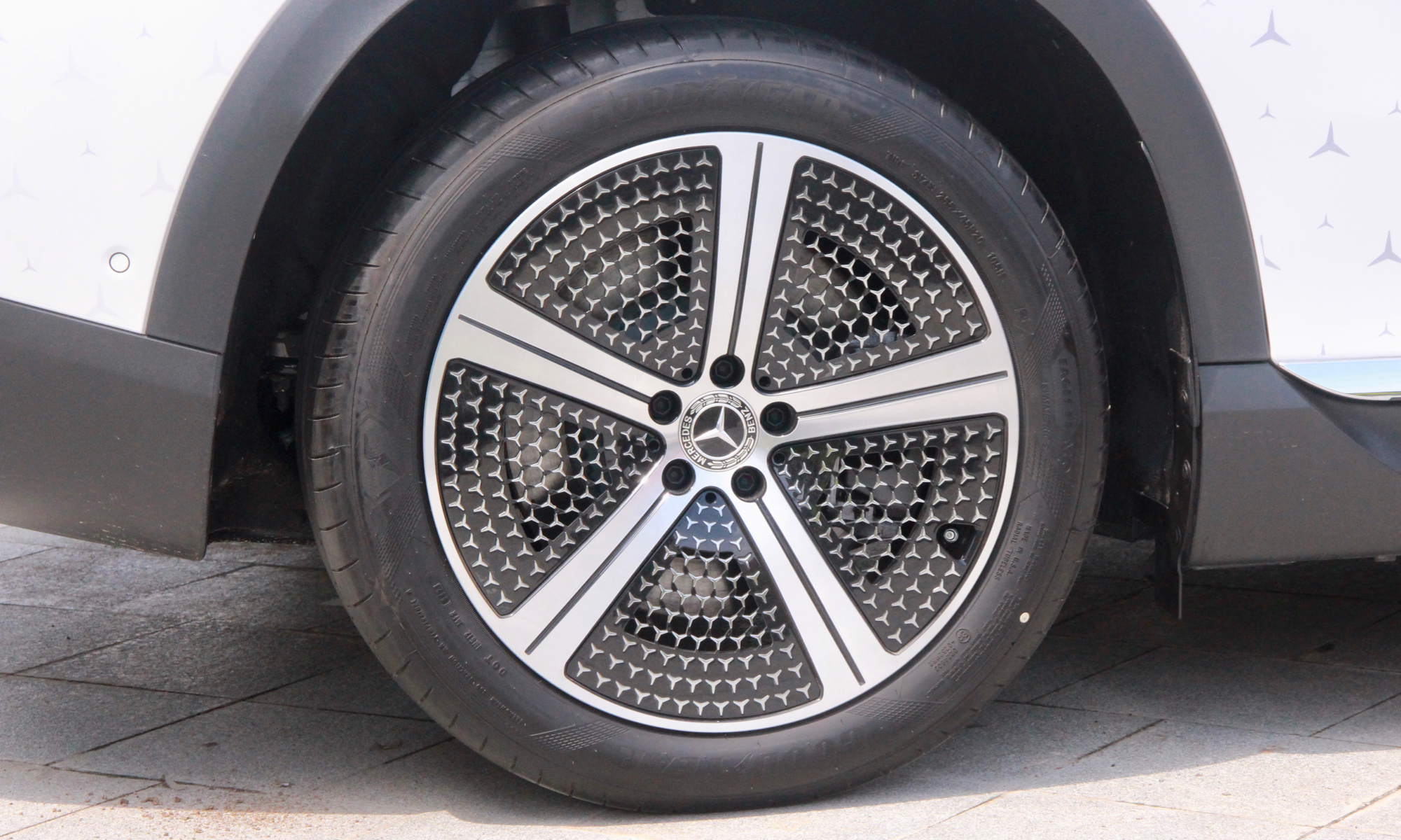 Mercedes EQE SUV 2023 - Image 4