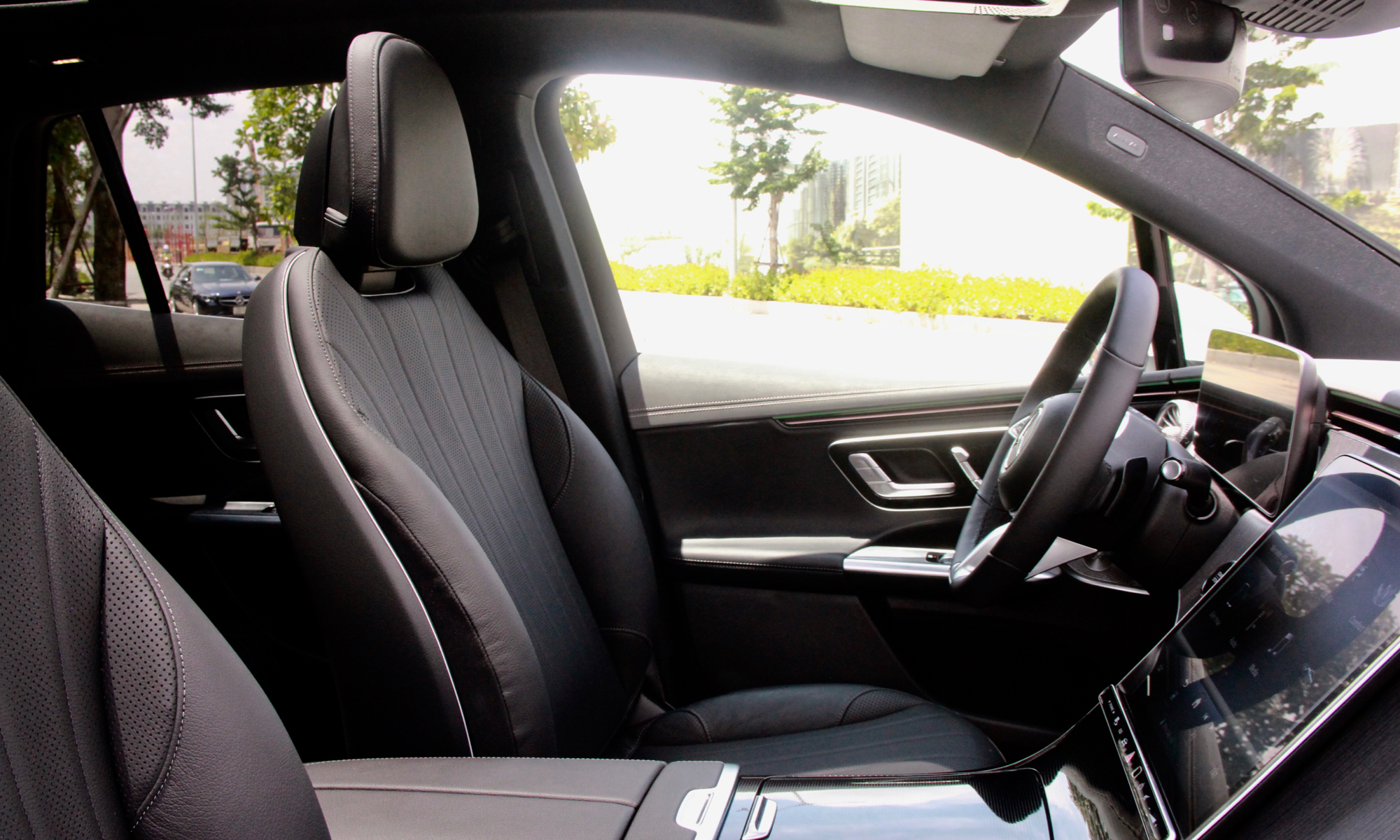 Mercedes EQE SUV 2023 - Image 7