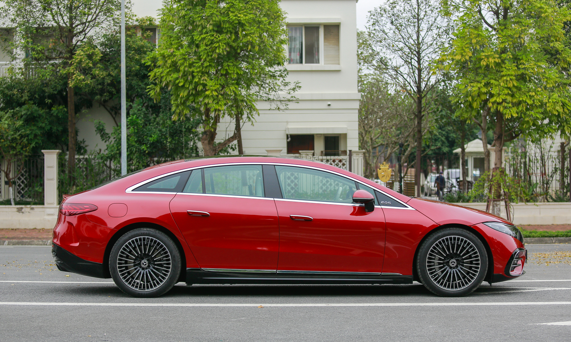 Mercedes EQS SUV 2023 - Image 3