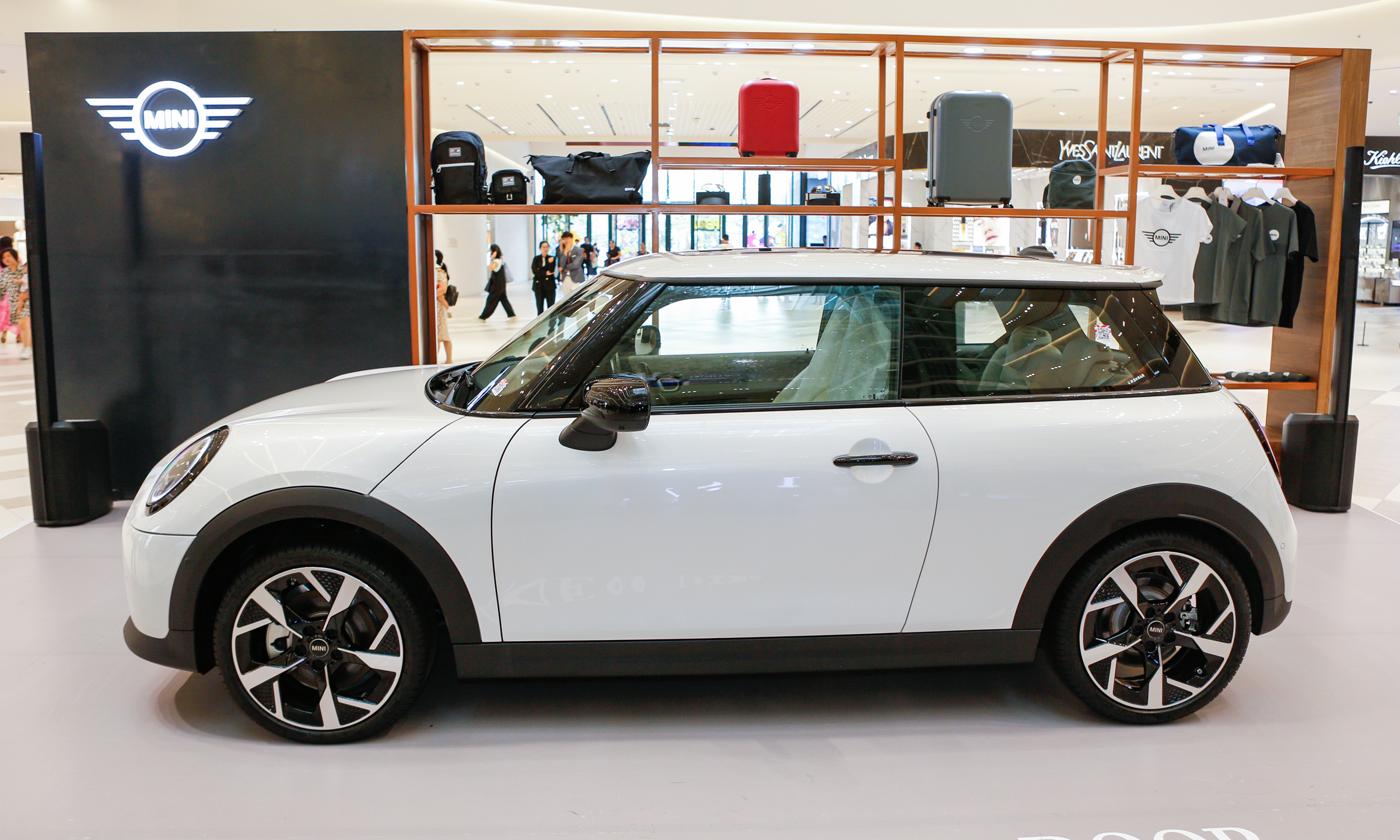 Mini 3 DOOR 2025 - Image 3