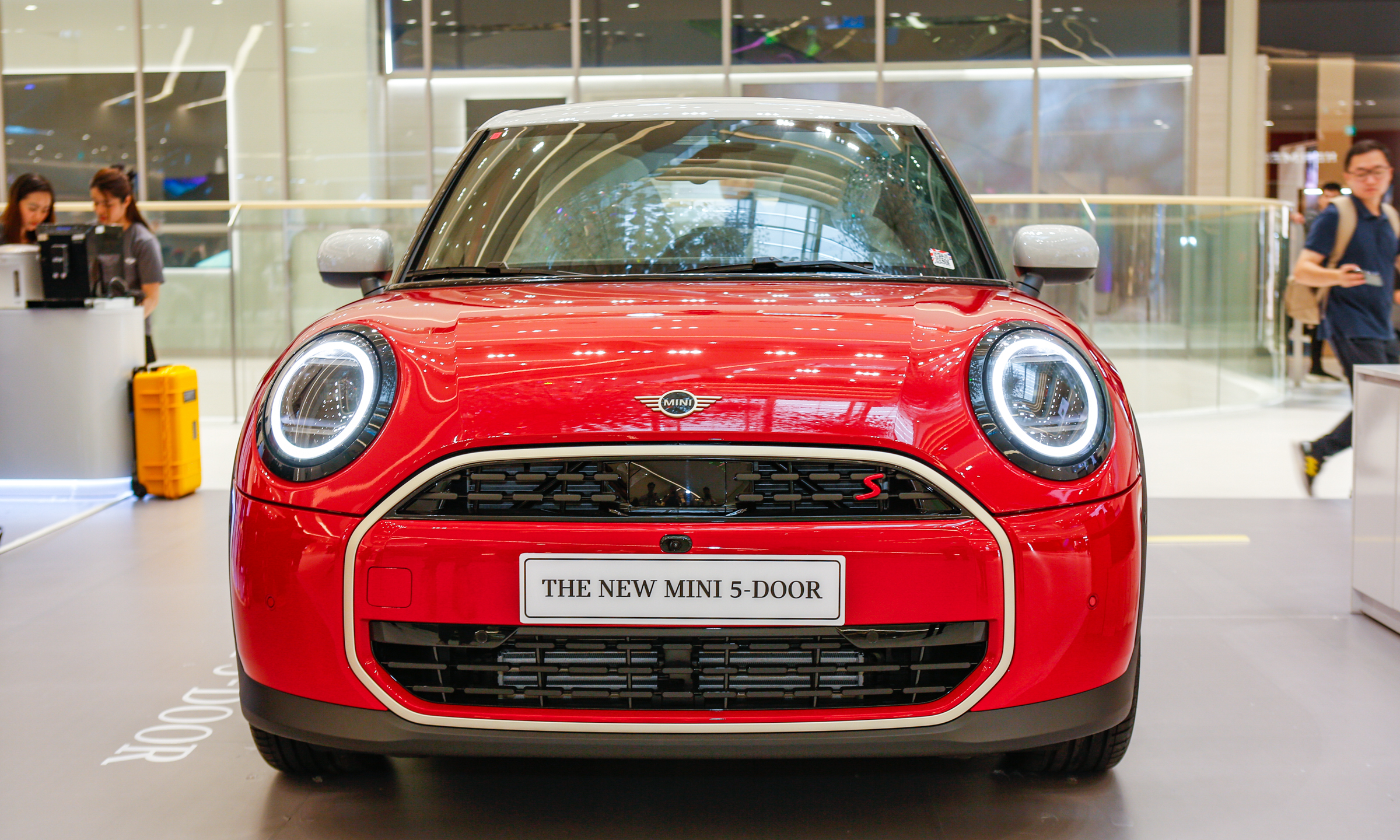 Mini 5 DOOR 2025 - Image 2